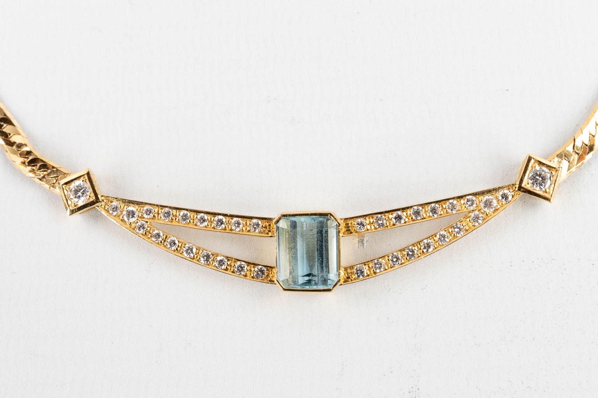A necklace with two earrings, 18kt yellow gold Brilliants and Topaz/Aquamarine, 26,77g. - Image 5 of 15