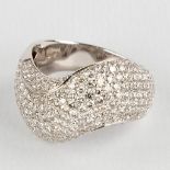 A ring, 18kt white gold with diamonds, approx. 3,86ct. Ringsize: 55.