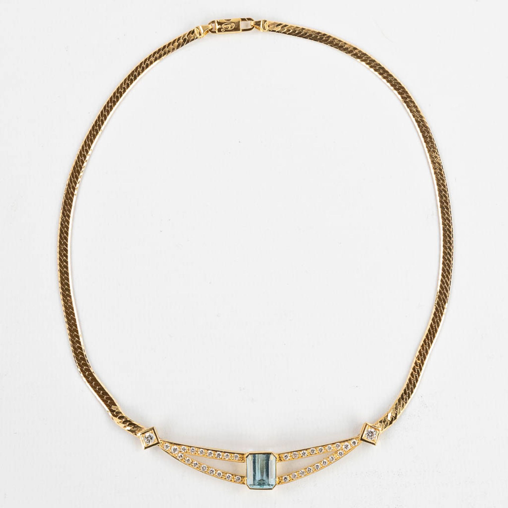 A necklace with two earrings, 18kt yellow gold Brilliants and Topaz/Aquamarine, 26,77g. - Image 4 of 15