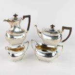 A silver coffee- and tea service, Chester, UK. 1916-1917. 1635g. (D:11 x W:19 x H:22 cm)