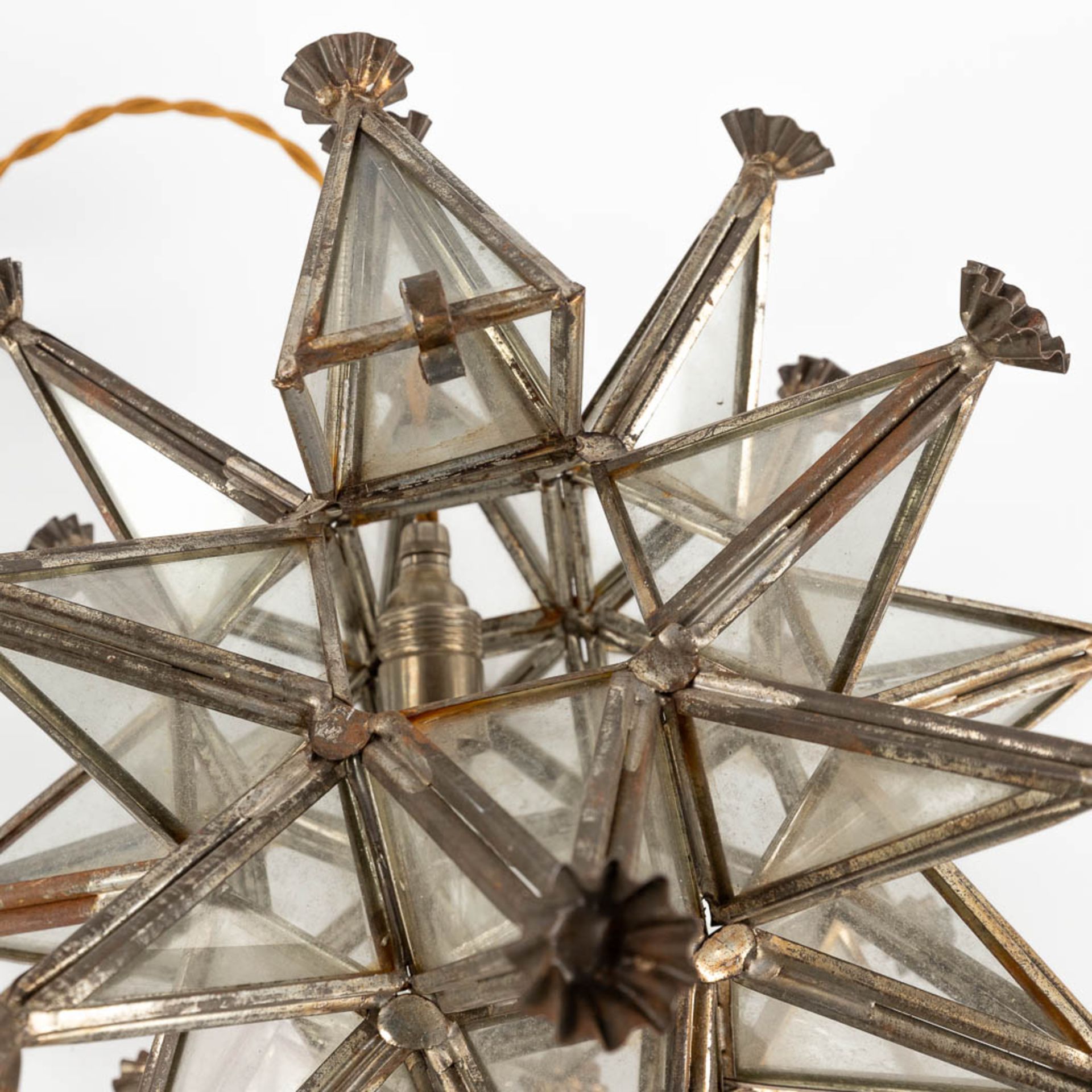 A lantern in the shape of a star, copper and glass, circa 1950. (W:25 x H:25 x D:25 cm) - Image 10 of 12