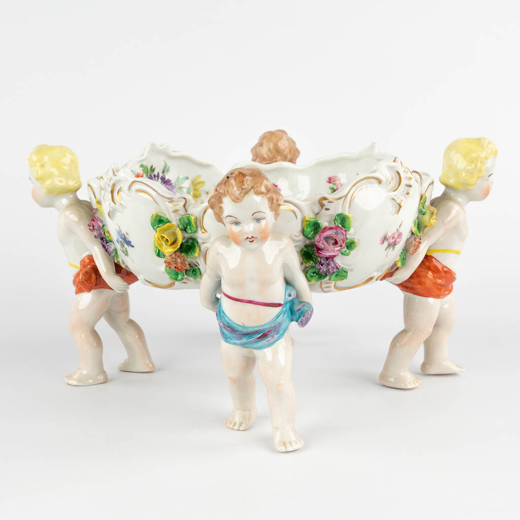 Capodimonte, a bowl carried by children. 20th C. (H:16 x D:31 cm) - Image 7 of 17