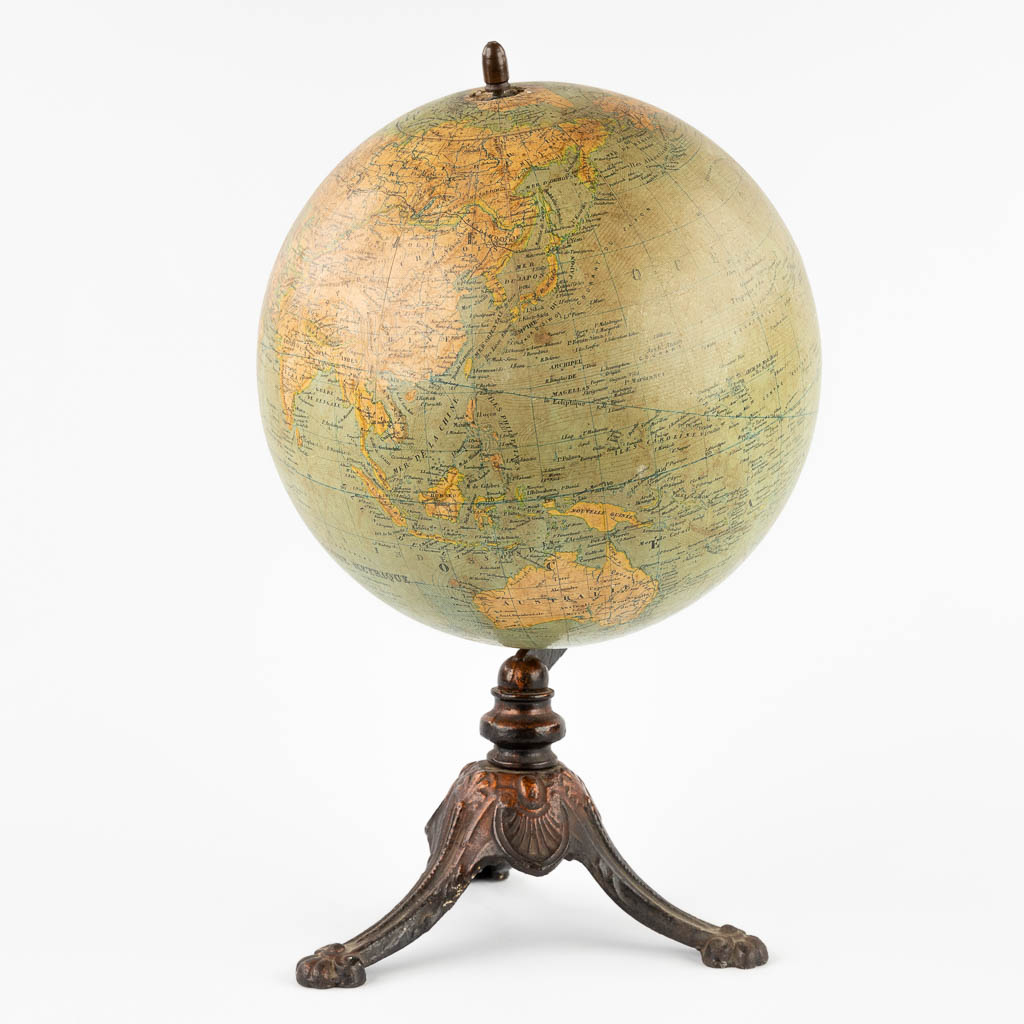 G. Thomas, a 'Globe Metrique' on a cast-iron base. (H:41 x D:25 cm) - Bild 6 aus 13