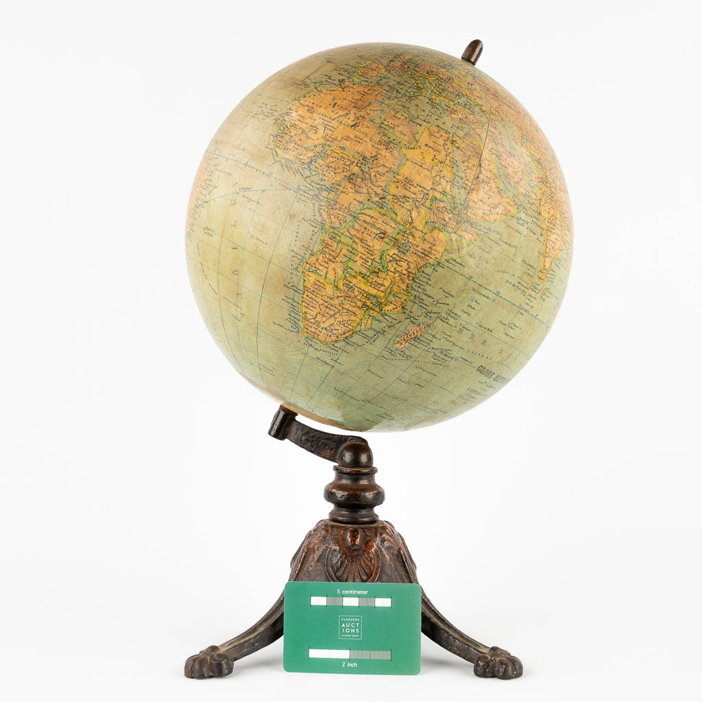 G. Thomas, a 'Globe Metrique' on a cast-iron base. (H:41 x D:25 cm) - Bild 2 aus 13