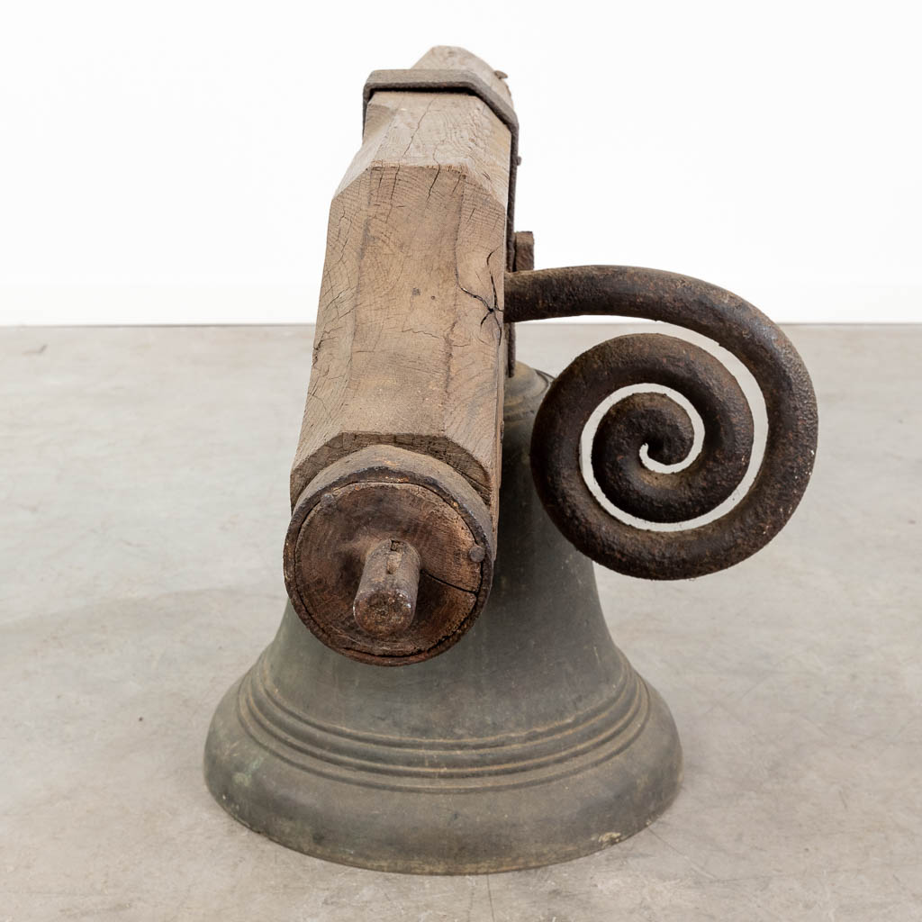 An antique bronze bell mounted on a wood base. 18th C. (W:120 x H:52 x D:36 cm) - Image 5 of 11