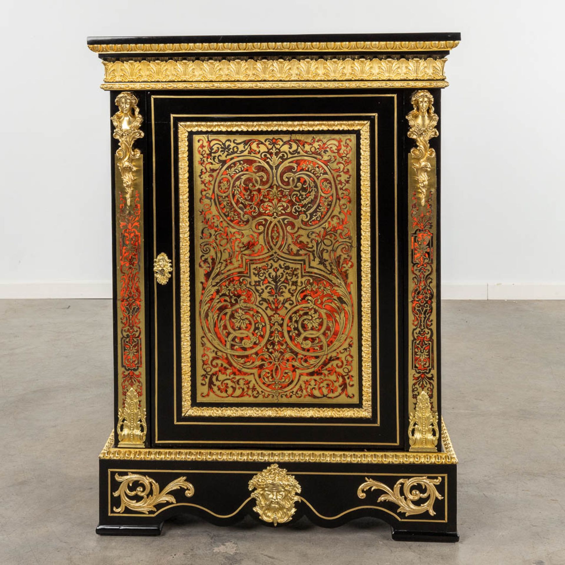 A Boulle cabinet, tortoise shell and copper inlay, Napoleon 3, 19th C. (D:36 x W:77 x H:108 cm) - Image 4 of 14