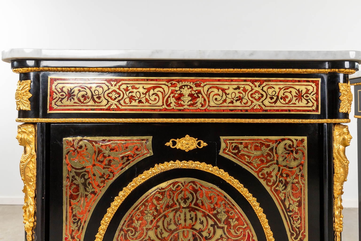 A pair of 'Boulle' cabinets, tortoiseshell inlay with brass. Napoleon 3, 19th C. (D:38 x W:82 x H:10 - Image 12 of 17