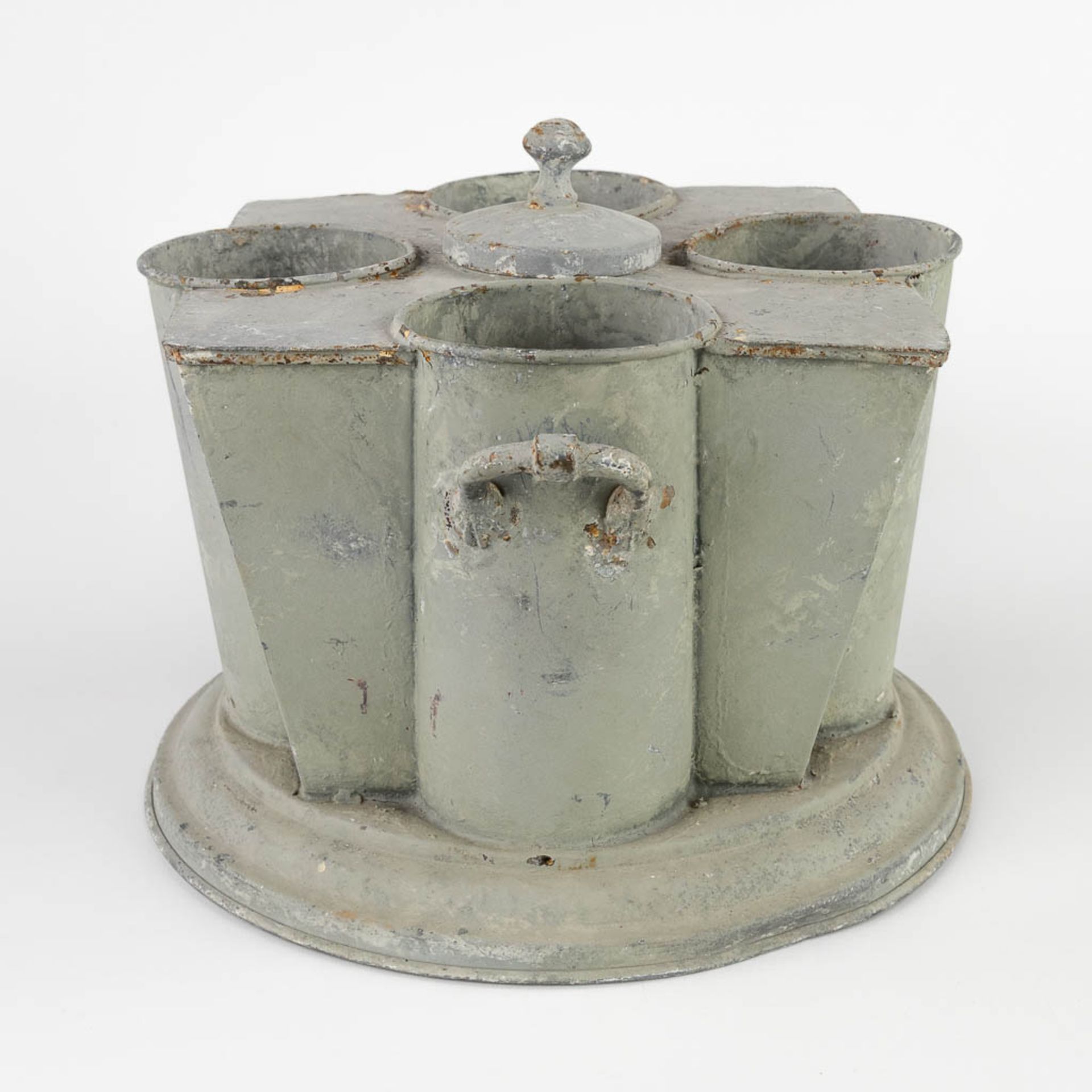 An antique wine cooler, made of zinc. (W:33 x H:25 x D:31 cm) - Image 4 of 13