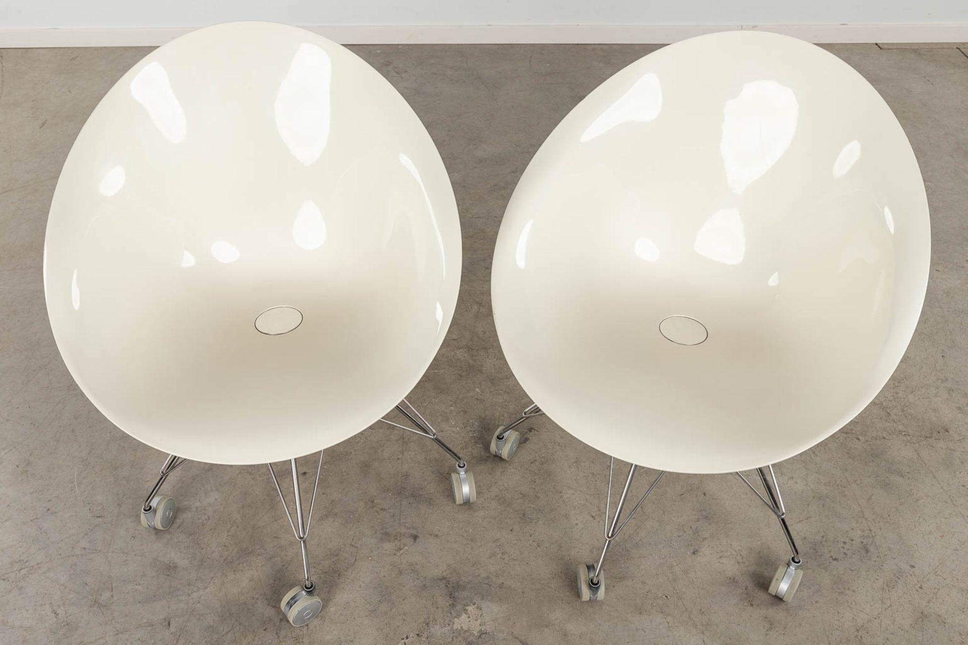 Philippe STARCK (1949) 'Ero' for Kartell, two office chairs. (D:59 x W:62 x H:82 cm) - Image 7 of 14