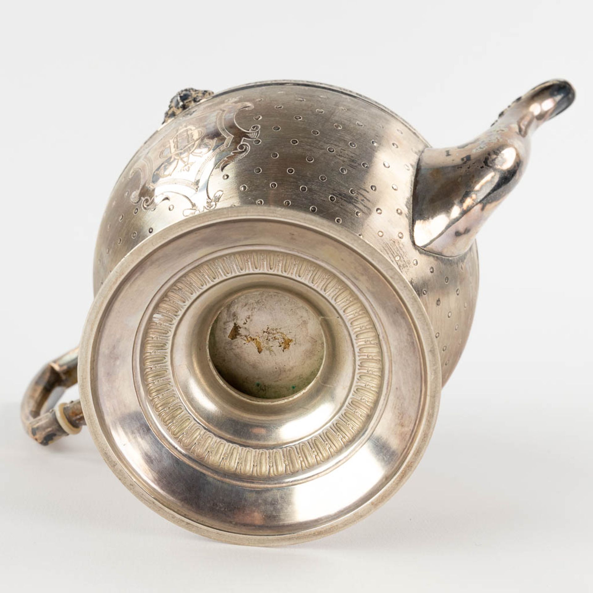 A teapot, silver, Germany. Gross: 659g. (D:16 x W:26 x H:21 cm) - Image 7 of 12