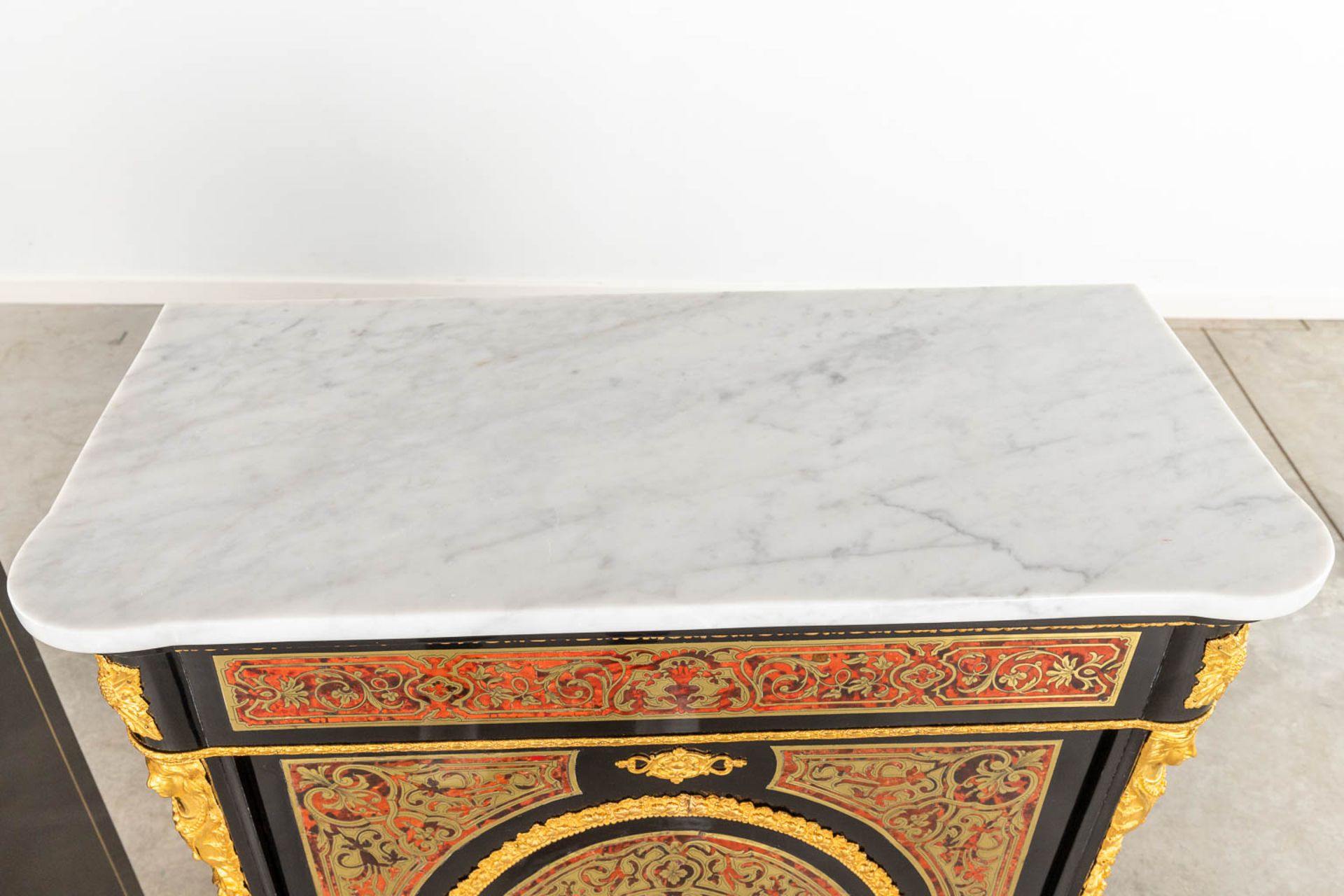 A pair of 'Boulle' cabinets, tortoiseshell inlay with brass. Napoleon 3, 19th C. (D:38 x W:82 x H:10 - Image 10 of 17