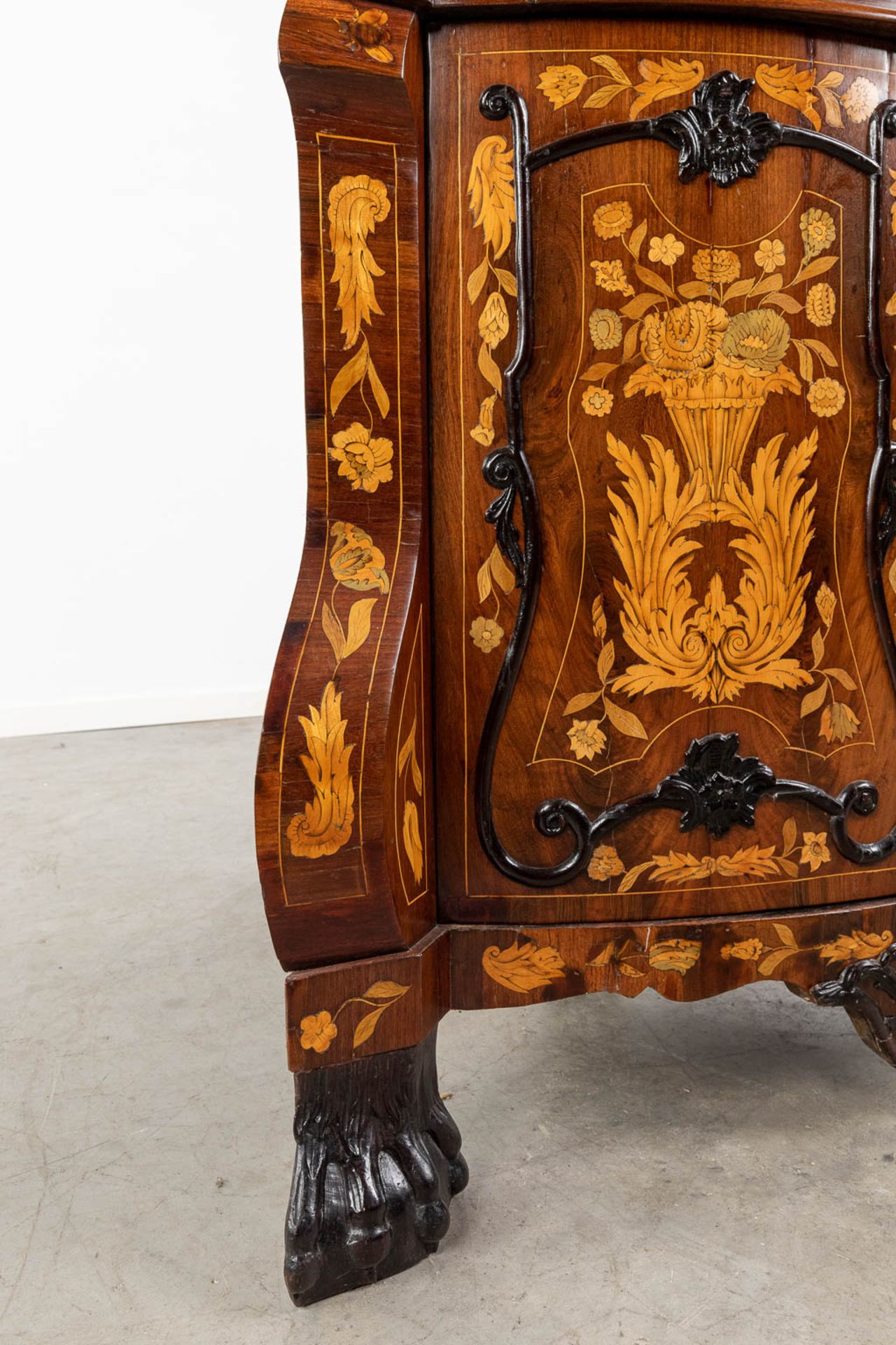 An antique corner cabinet with marquetry in Louis XV style. The Netherlands, 18th C. (D:56 x W:105 x - Image 13 of 21