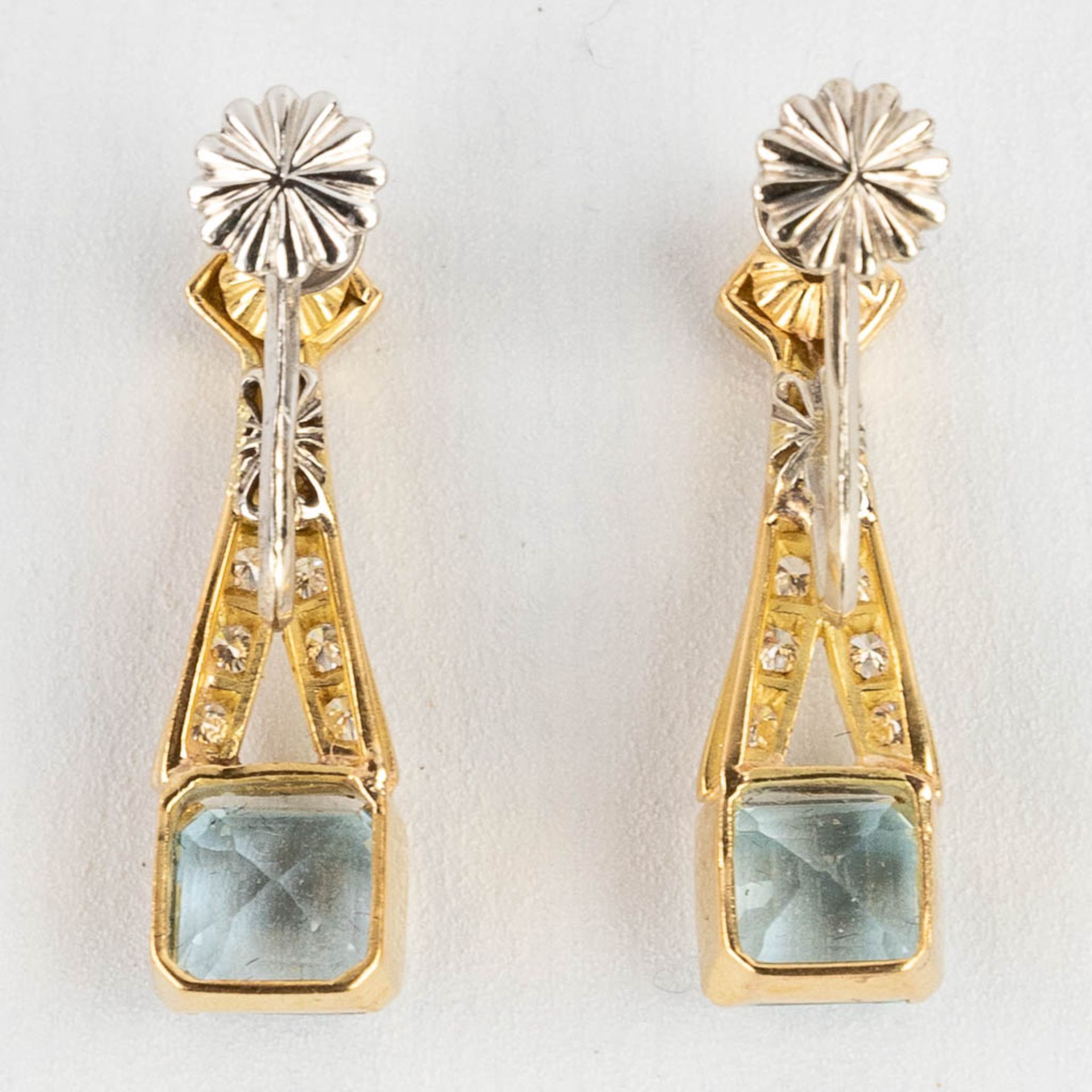 A necklace with two earrings, 18kt yellow gold Brilliants and Topaz/Aquamarine, 26,77g. - Image 13 of 15