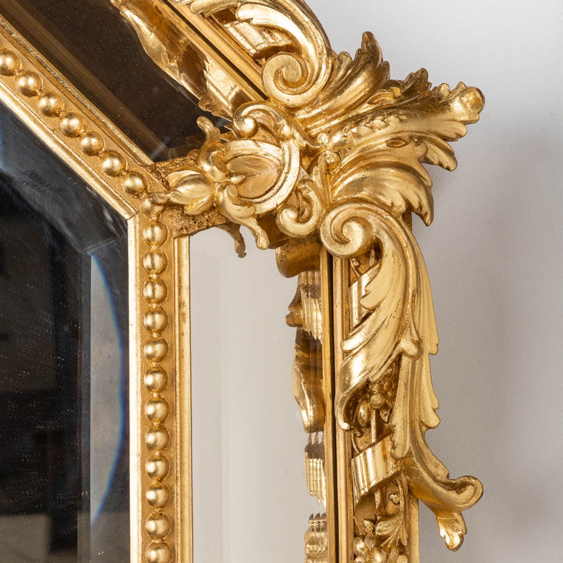An antique mirror, sculptured gilt stucco and facetted glass, Louis XV style. 19th C. (W:98 x H:140  - Bild 5 aus 9