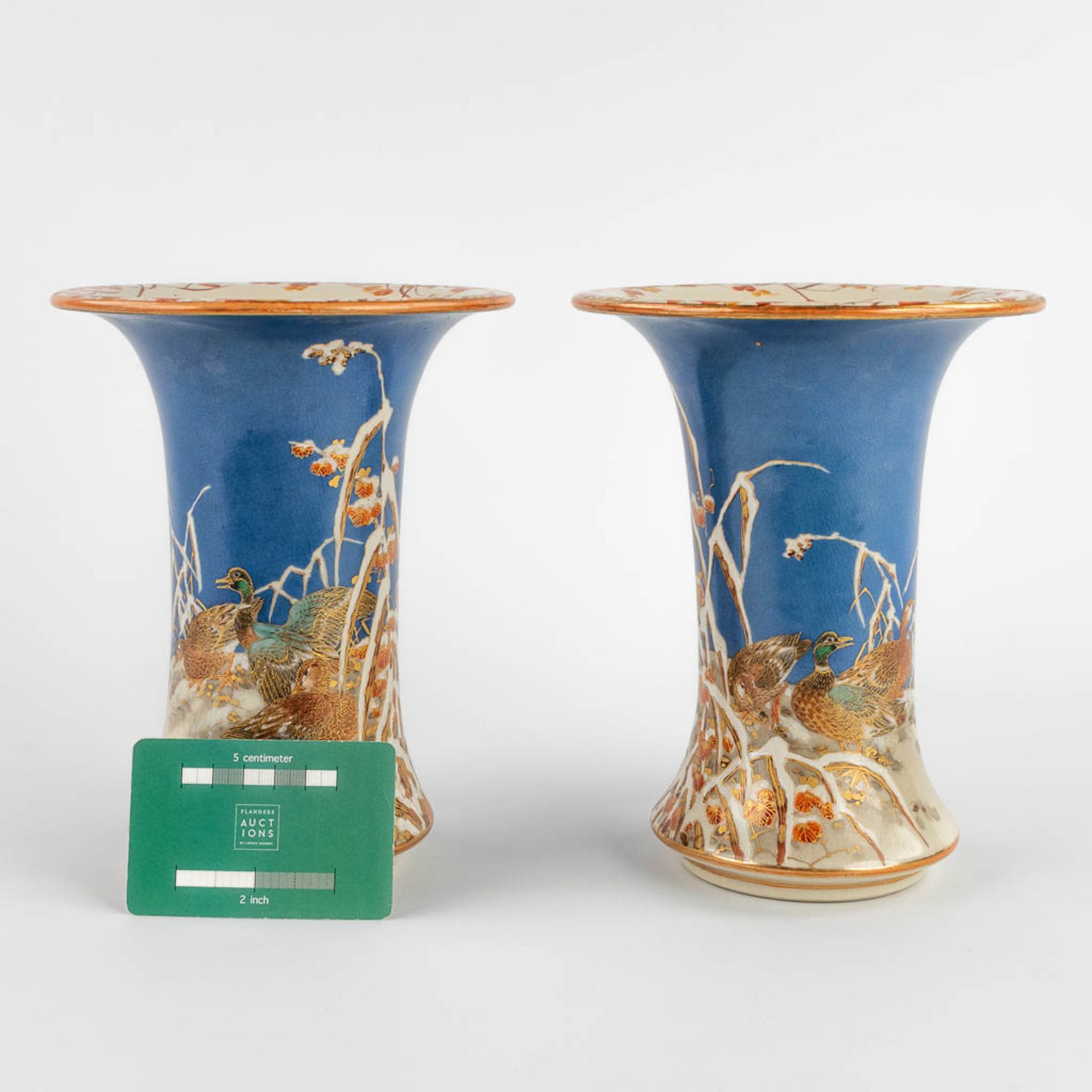 A pair of Japanese vases decorated with fauna and flora. (H:20 x D:16 cm) - Bild 2 aus 14