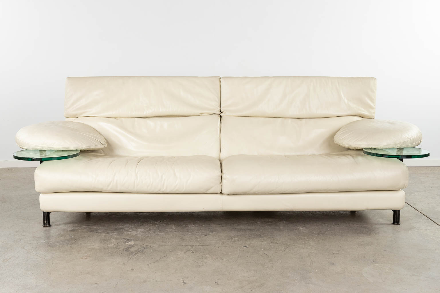 Paolo PIVA (1950-2017) 'Arca' for B&amp;B Italia. Two and Three seater leather sofa. (D:90 x W:250 x - Image 4 of 27