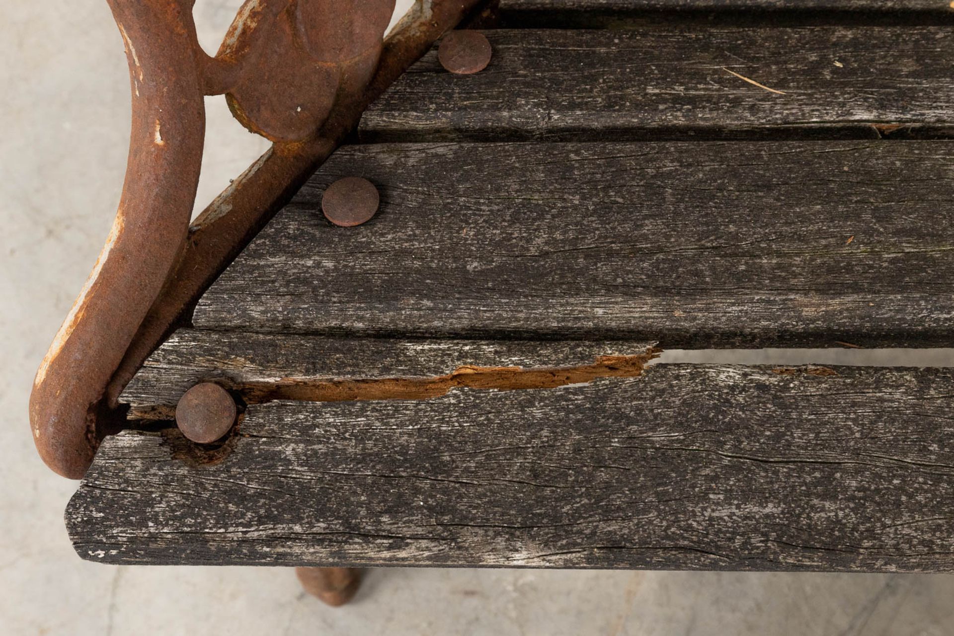 A cast-iron garden bench, decorated with fern leaves. 20th C. (D:53 x W:166 x H:88 cm) - Bild 9 aus 11