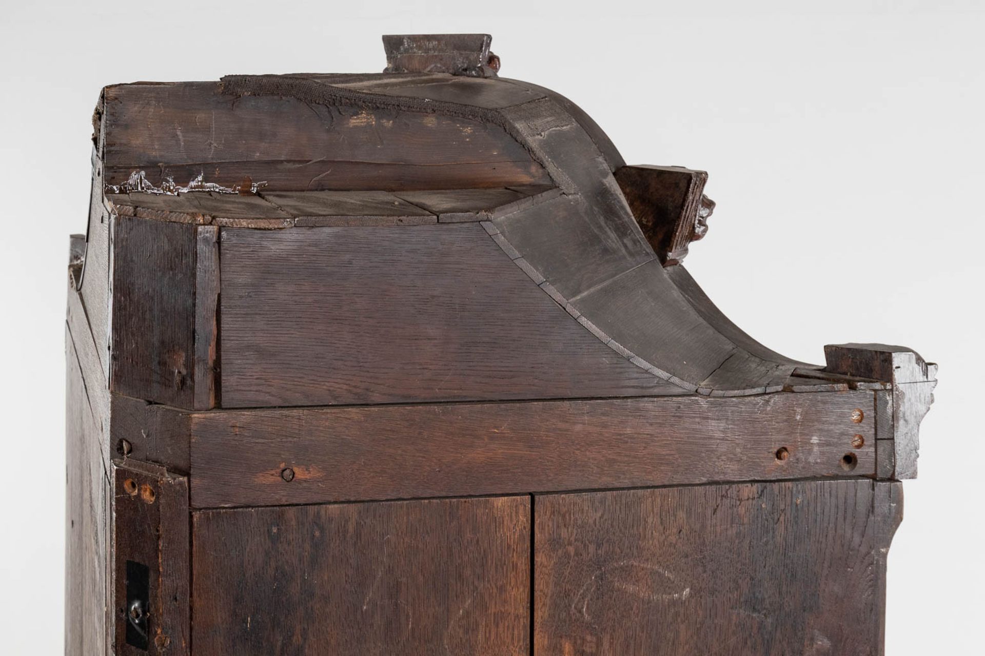 An antique corner cabinet with marquetry in Louis XV style. The Netherlands, 18th C. (D:56 x W:105 x - Image 21 of 21