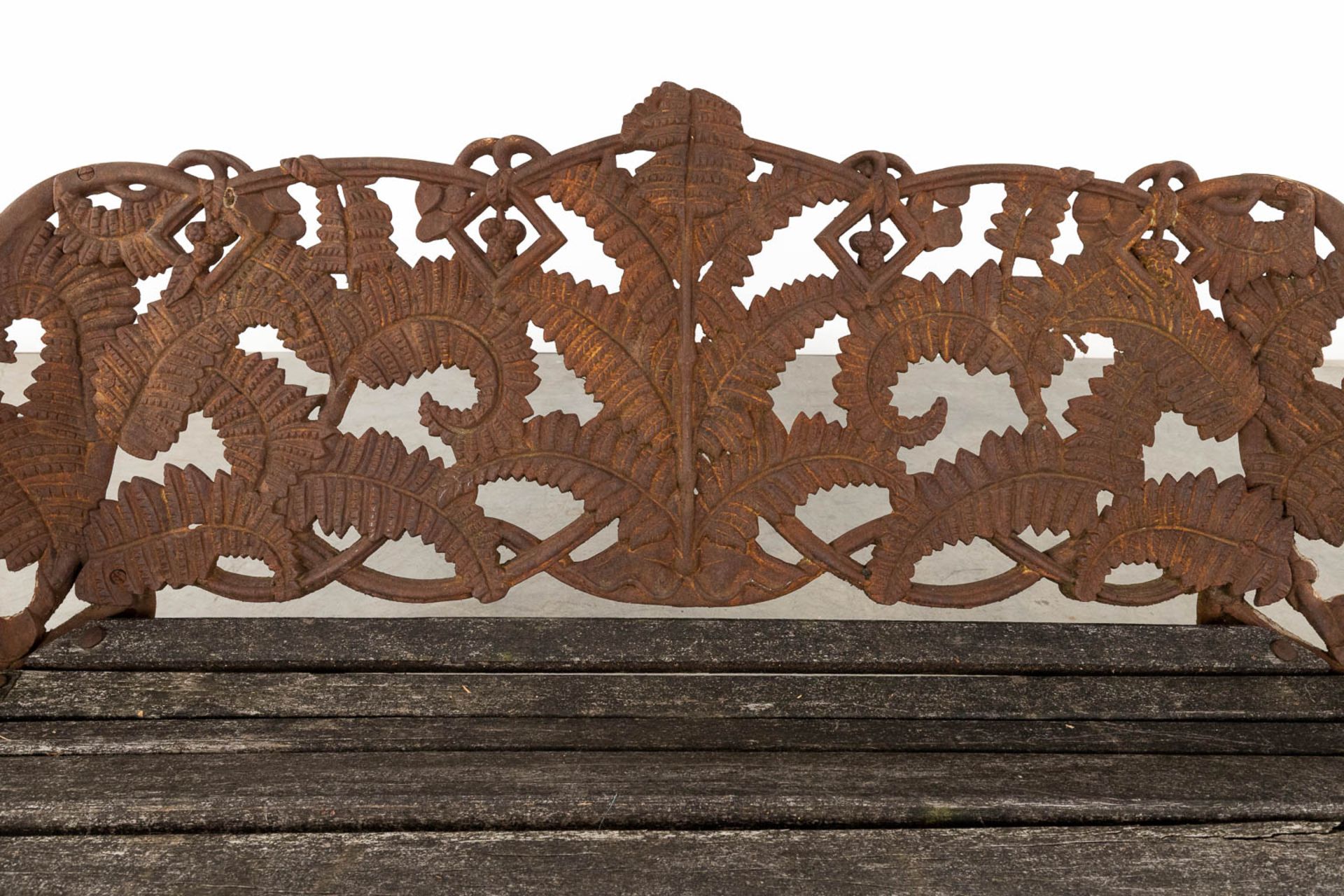 A cast-iron garden bench, decorated with fern leaves. 20th C. (D:53 x W:166 x H:88 cm) - Bild 7 aus 11