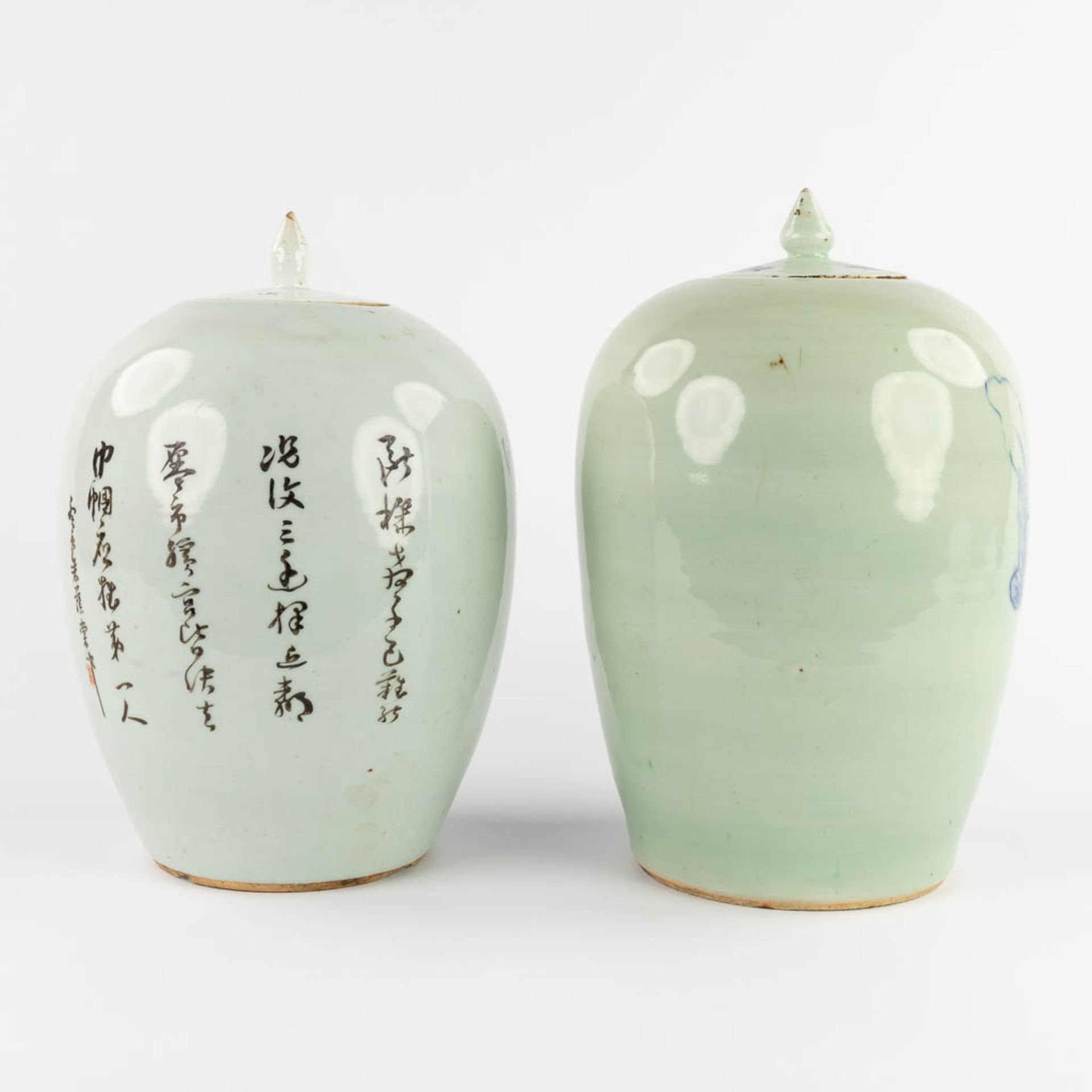 Two Chinese ginger jars, celadon and polychrome decor. 19th/20th C. (H:34 x D:22 cm) - Bild 4 aus 15