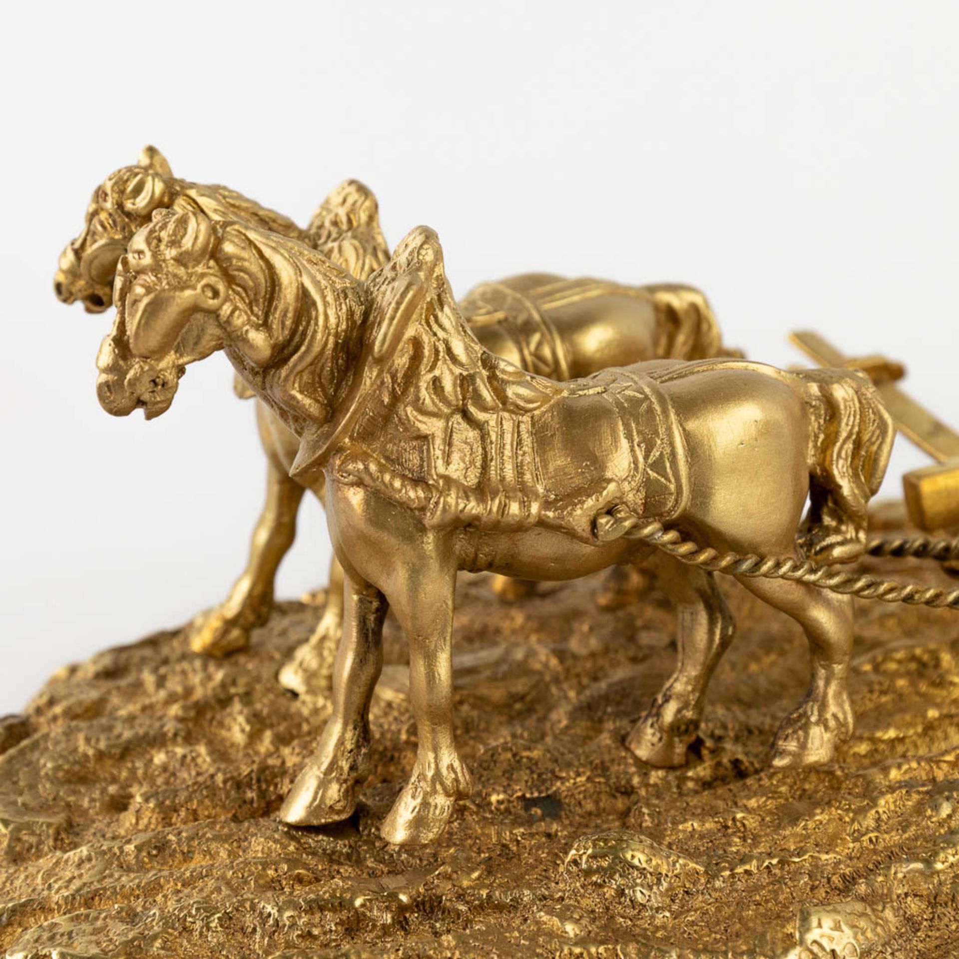 Plough with two horses, a bronze figurine. 19th C. (D:14 x W:14 x H:32 cm) - Bild 11 aus 11