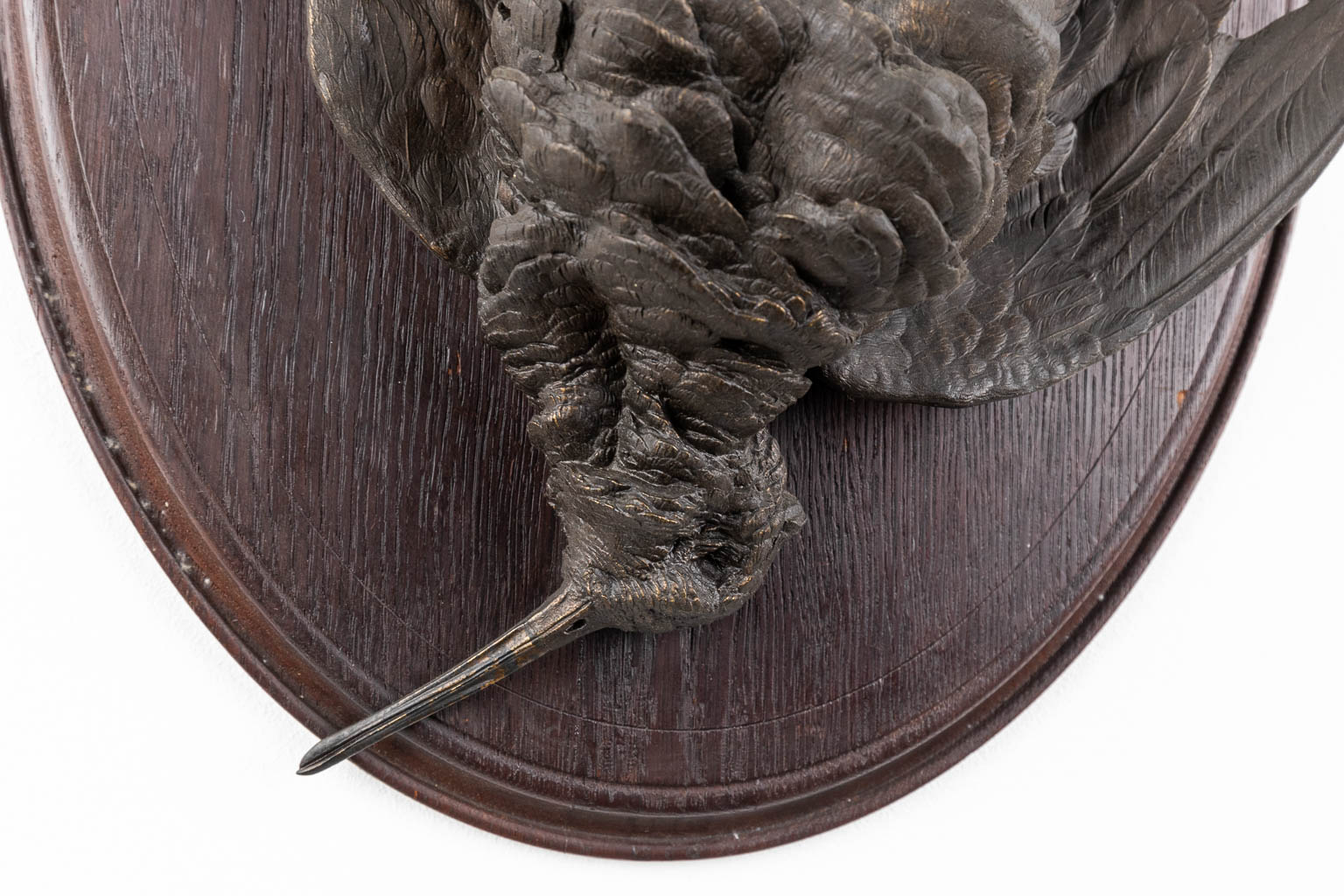 A pair of wall-mounted 'Hunting Trophies', patinated bronze mounted on wood. (D:7 x W:33 x H:46 cm) - Image 5 of 15