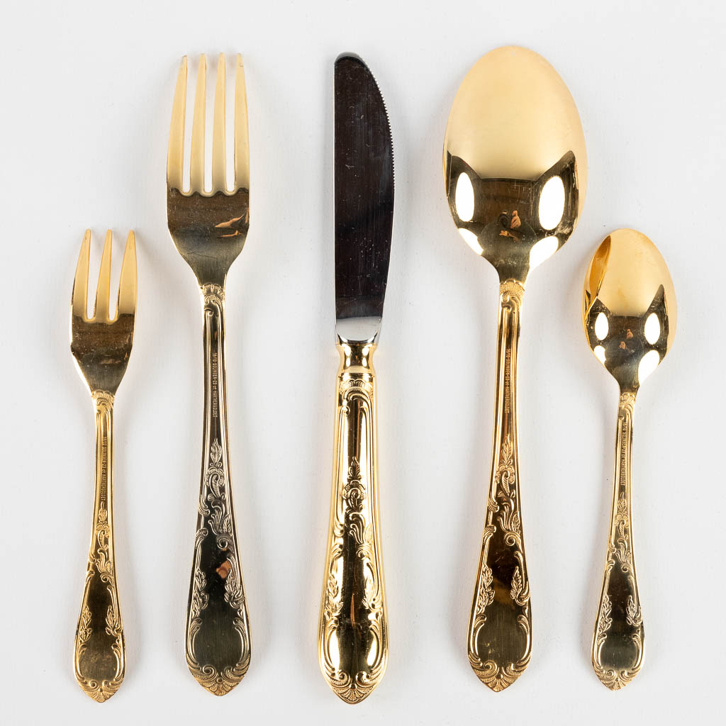 A gold-plated 'Solingen' flatware cutlery set, made in Germany. Model 'Louis XV' (D:34 x W:45 cm) - Image 4 of 12