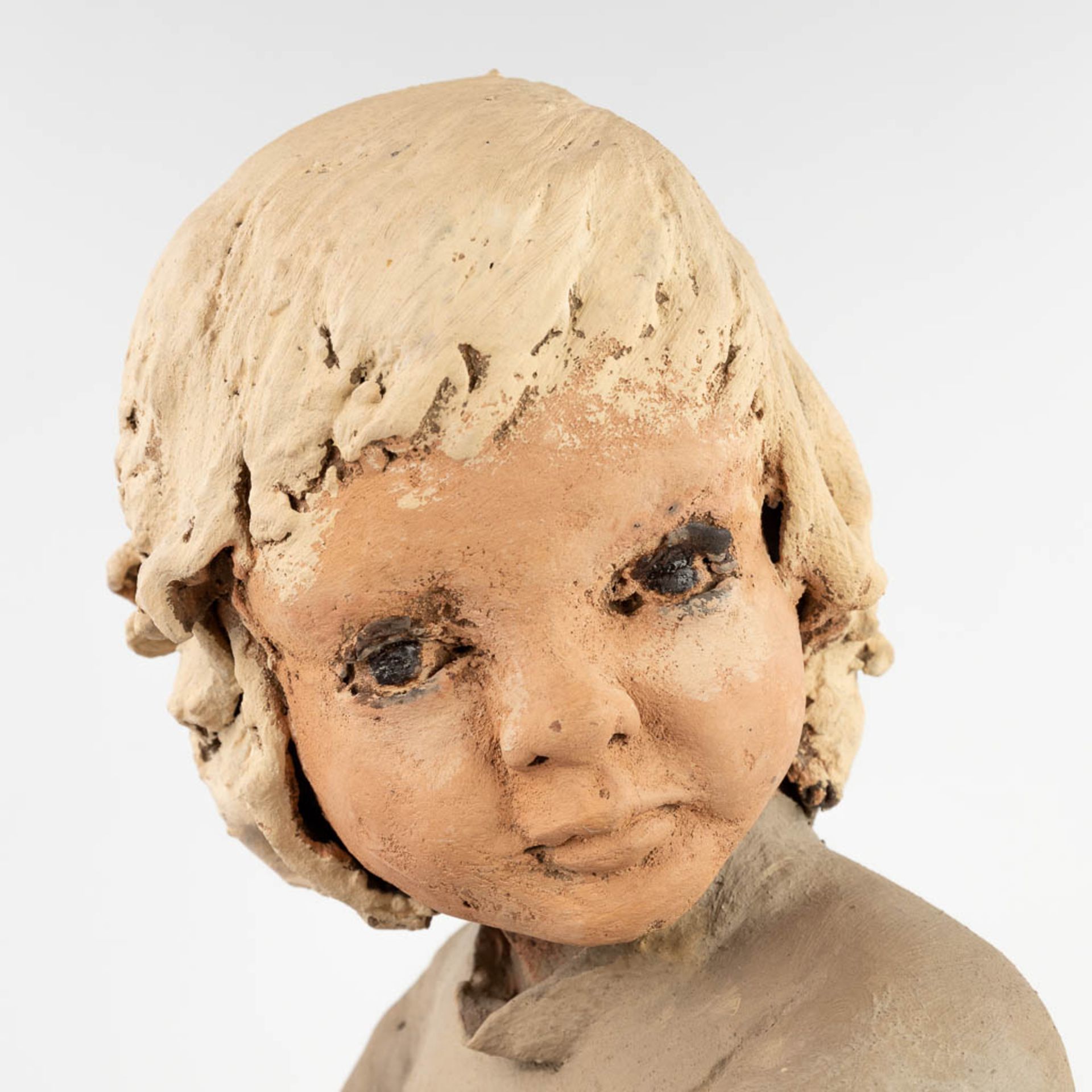Jan DUMORTIER (XX-XXI) 'Child with a stuffed rabbit' terracotta. (D:32 x W:42 x H:44 cm) - Image 10 of 14