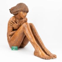 Jan DUMORTIER (XX-XXI) 'Seated lady' a statue made of terracotta. Circa 1980. (D:83 x W:30 x H:69 cm