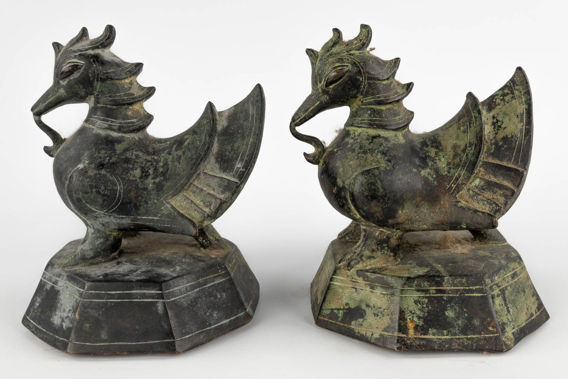 A pair of Oriental figurines, decorated with mythological figurines. Bronze. (D:17 x W:18 x H:22 cm) - Image 6 of 10