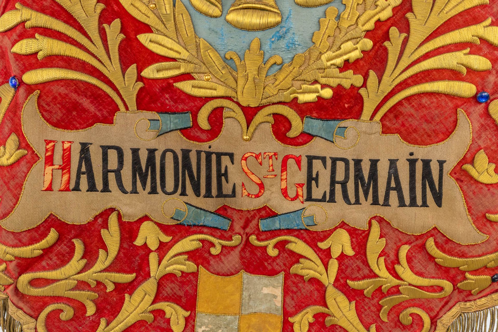 An antique banner, 'Harmonie Saint Germain, Couvin', and used in the front of a marching orchestra. - Image 3 of 10