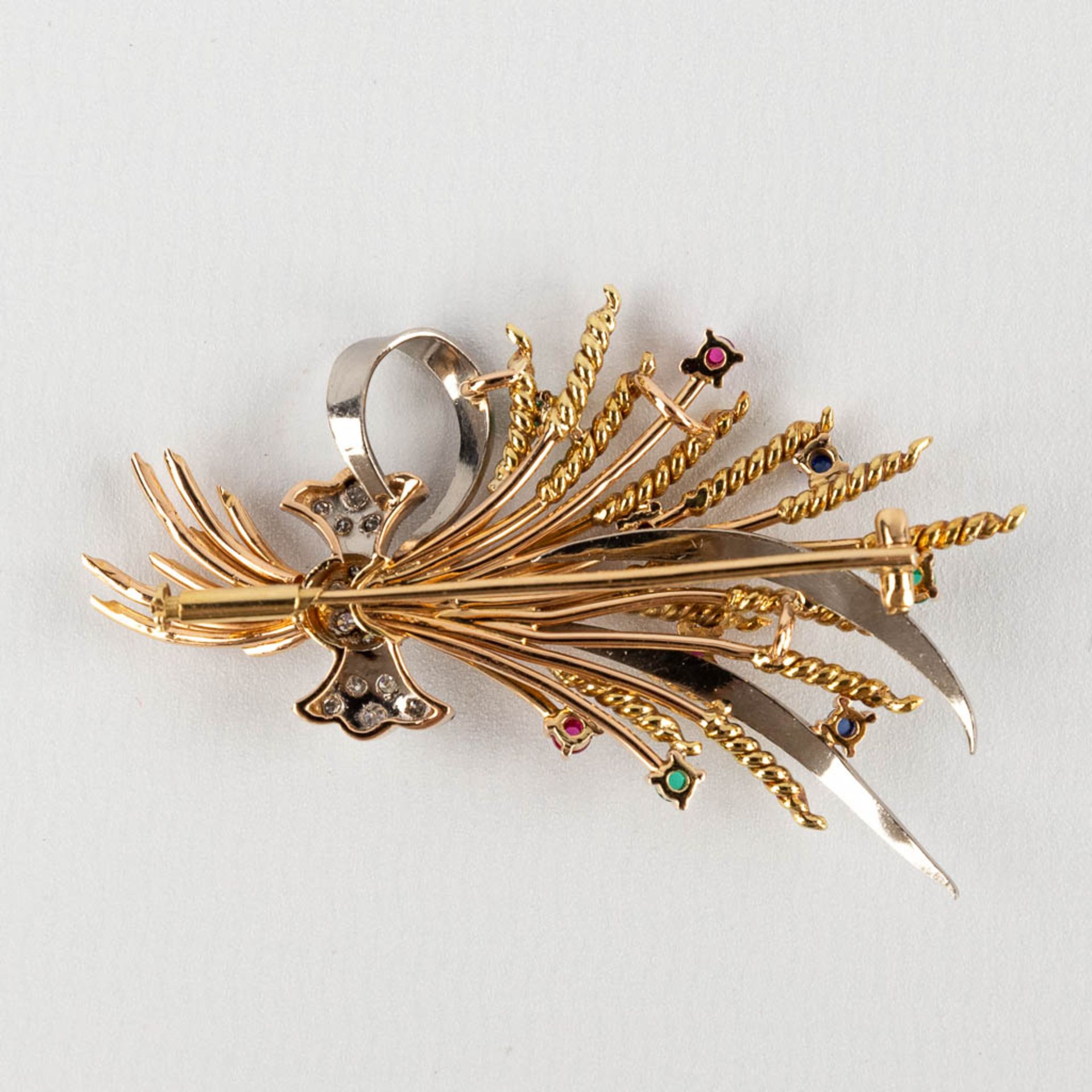 A brooch in the shape of a stack of wheat, with glass cabochons and facetted diamonds. 18kt gold, 13 - Image 7 of 8