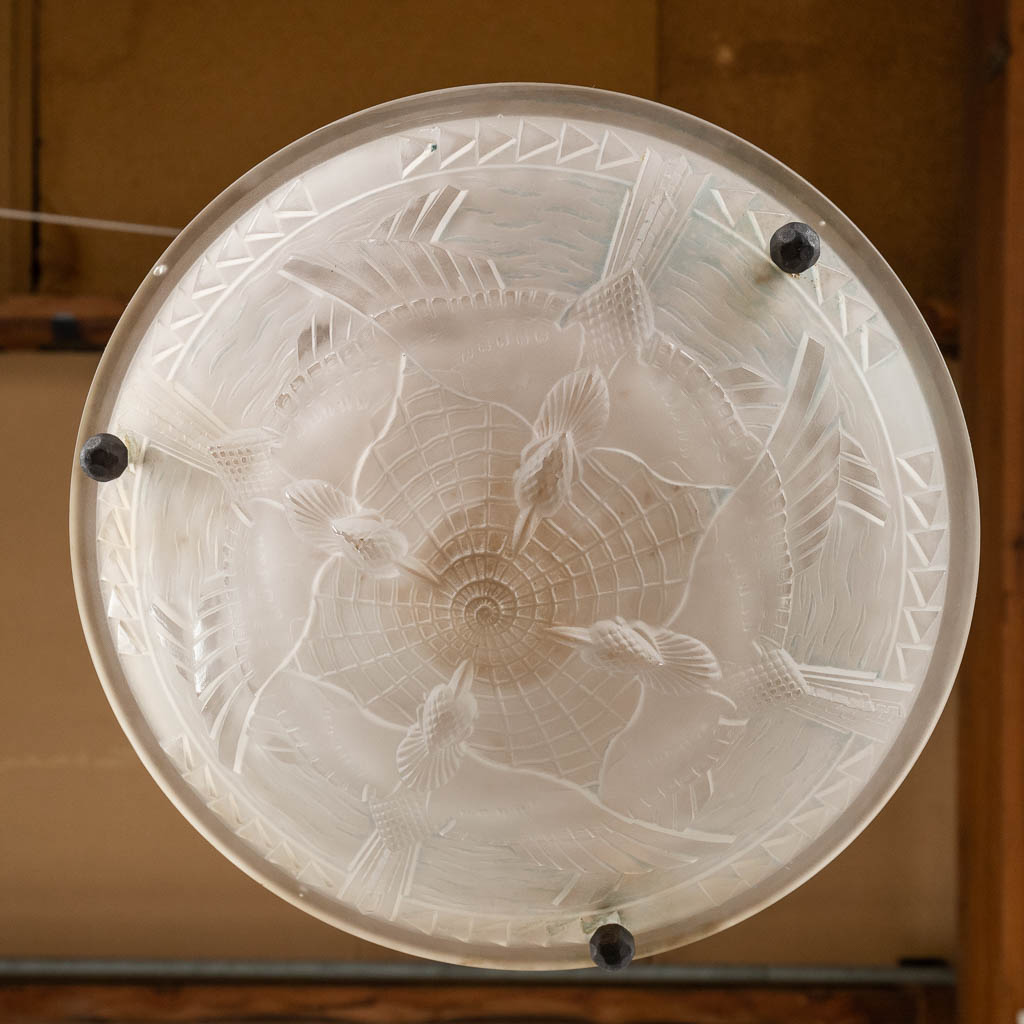 Viarmé, an art glass ceiling lamp, decor of birds, Art Deco. (D:35 cm) - Image 8 of 8
