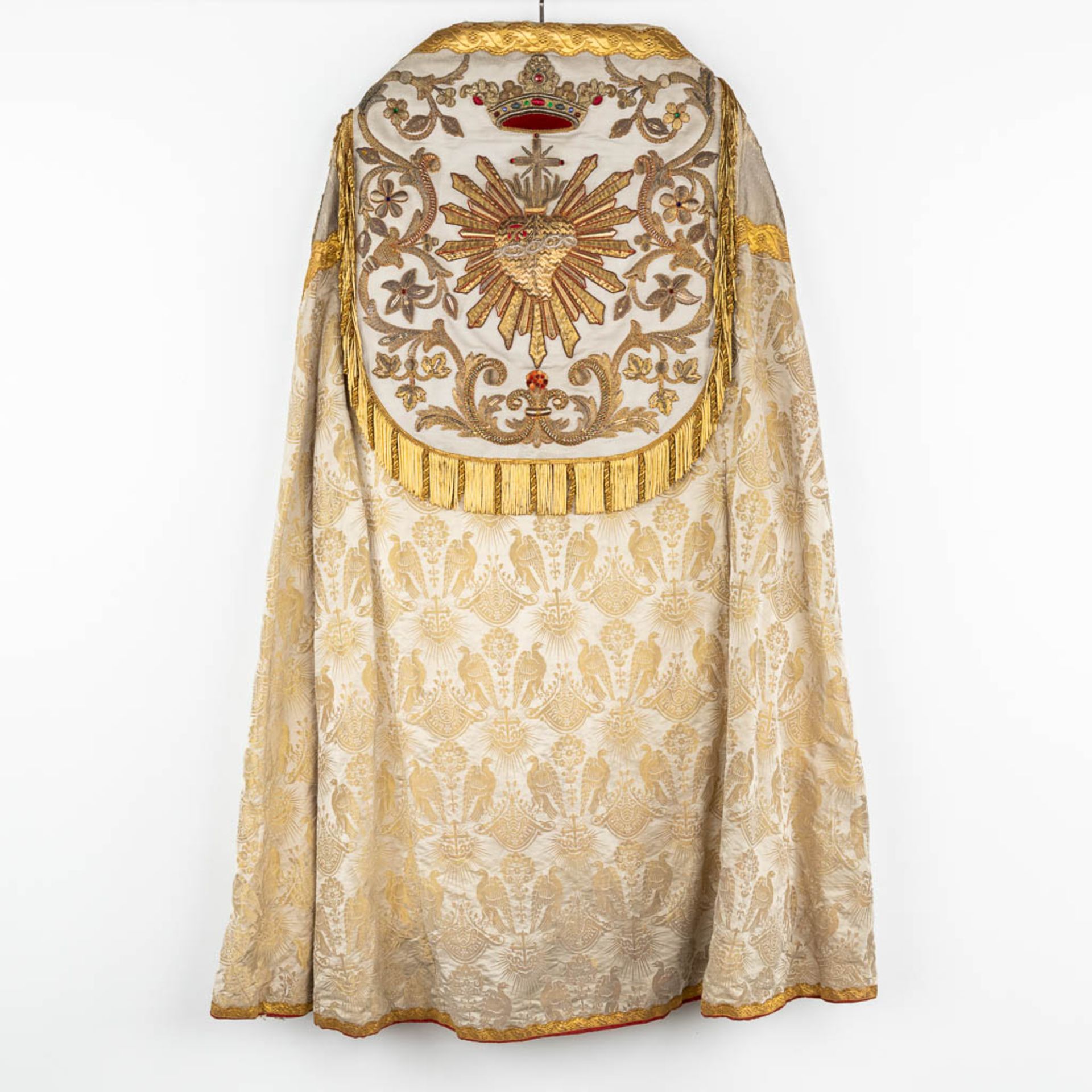 An antique cope, thick gold thread embroideries and decorated fabric. 19th C. (H:154 cm)