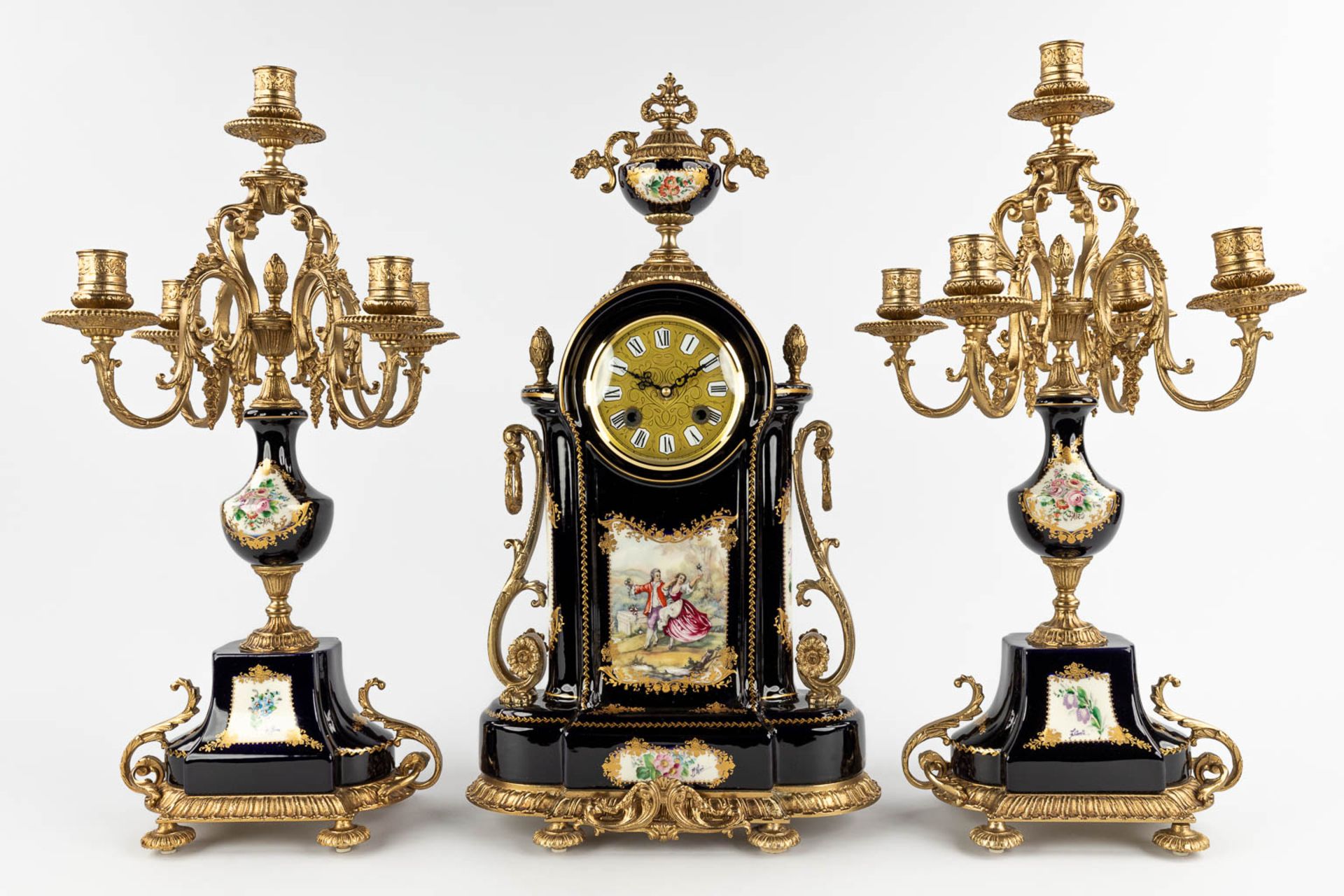 A three-piece mantle garniture clock with candelabra, porcelain mounted with bronze, marked A.C.F. d - Bild 3 aus 19