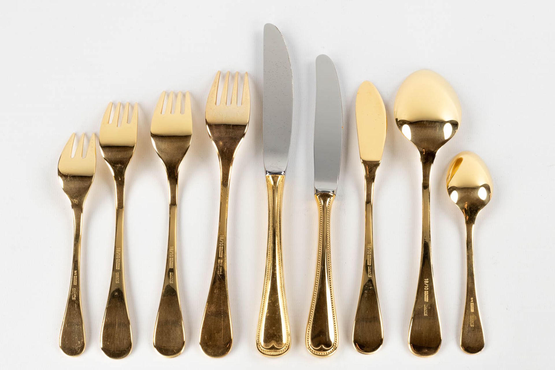 A gold-plated 'Royal Collection Solingen' flatware cutlery set, made in Germany. Model 'Perles' (D:3 - Image 5 of 14
