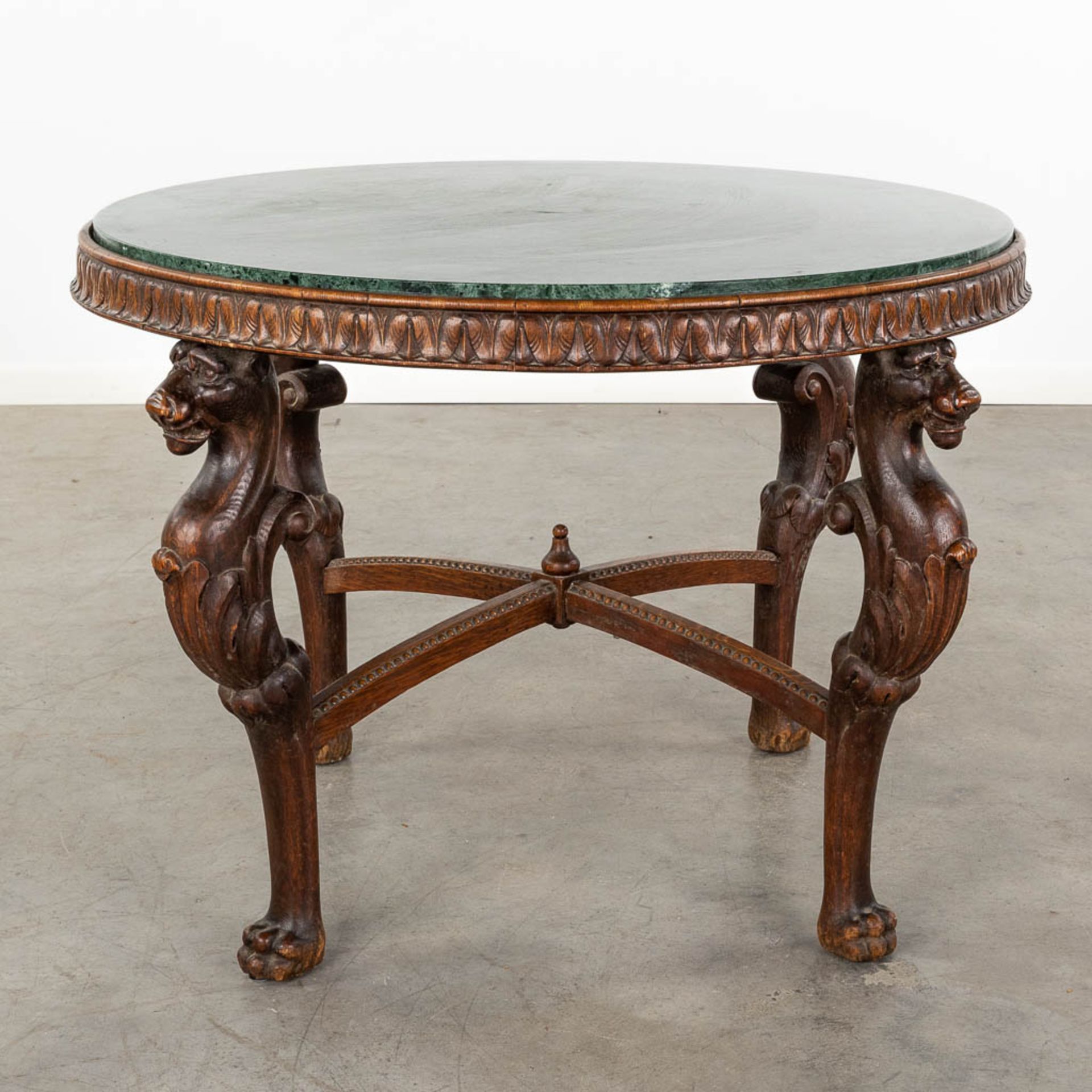 A wood-sculptured coffee table, mythological figurines and a green marble top. 20th C. (D:93 x W:93  - Bild 4 aus 13