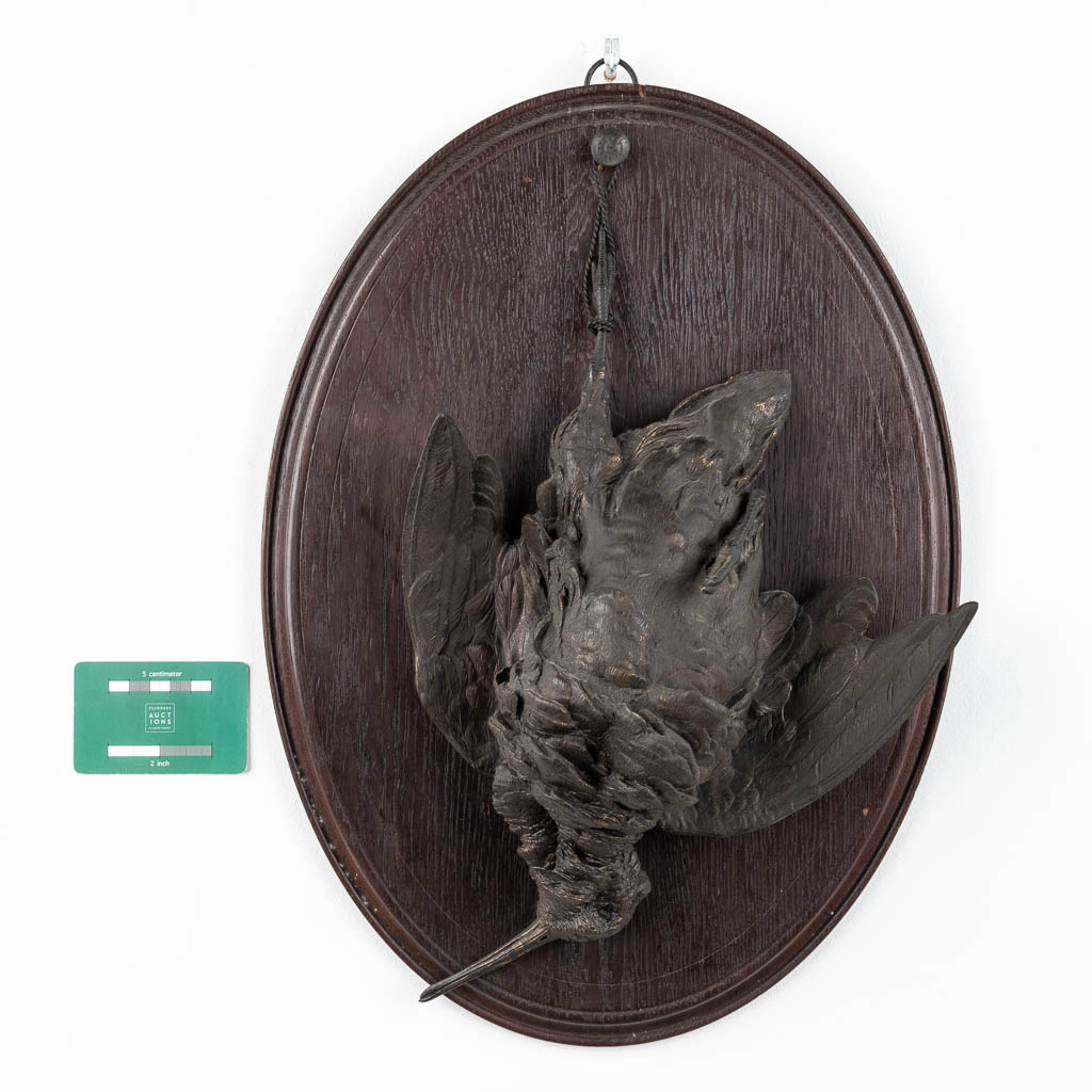 A pair of wall-mounted 'Hunting Trophies', patinated bronze mounted on wood. (D:7 x W:33 x H:46 cm) - Image 2 of 15