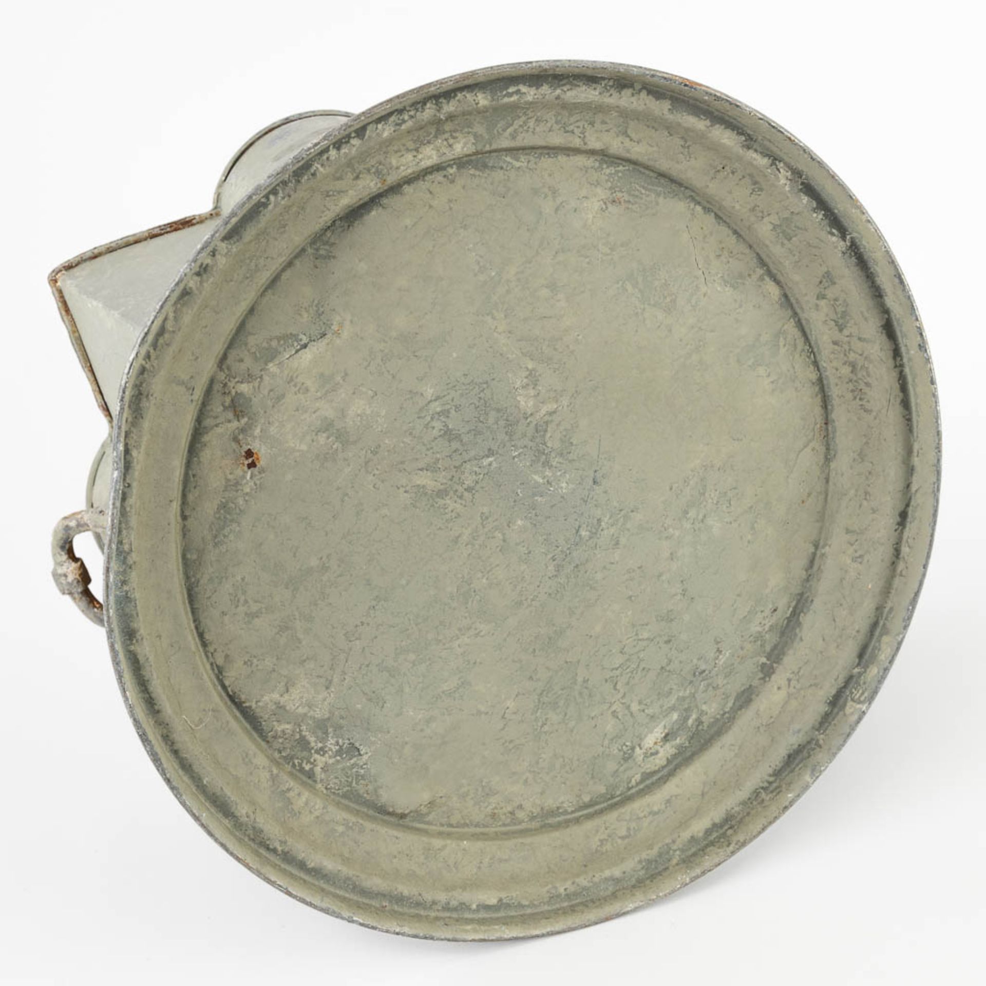 An antique wine cooler, made of zinc. (W:33 x H:25 x D:31 cm) - Image 11 of 13