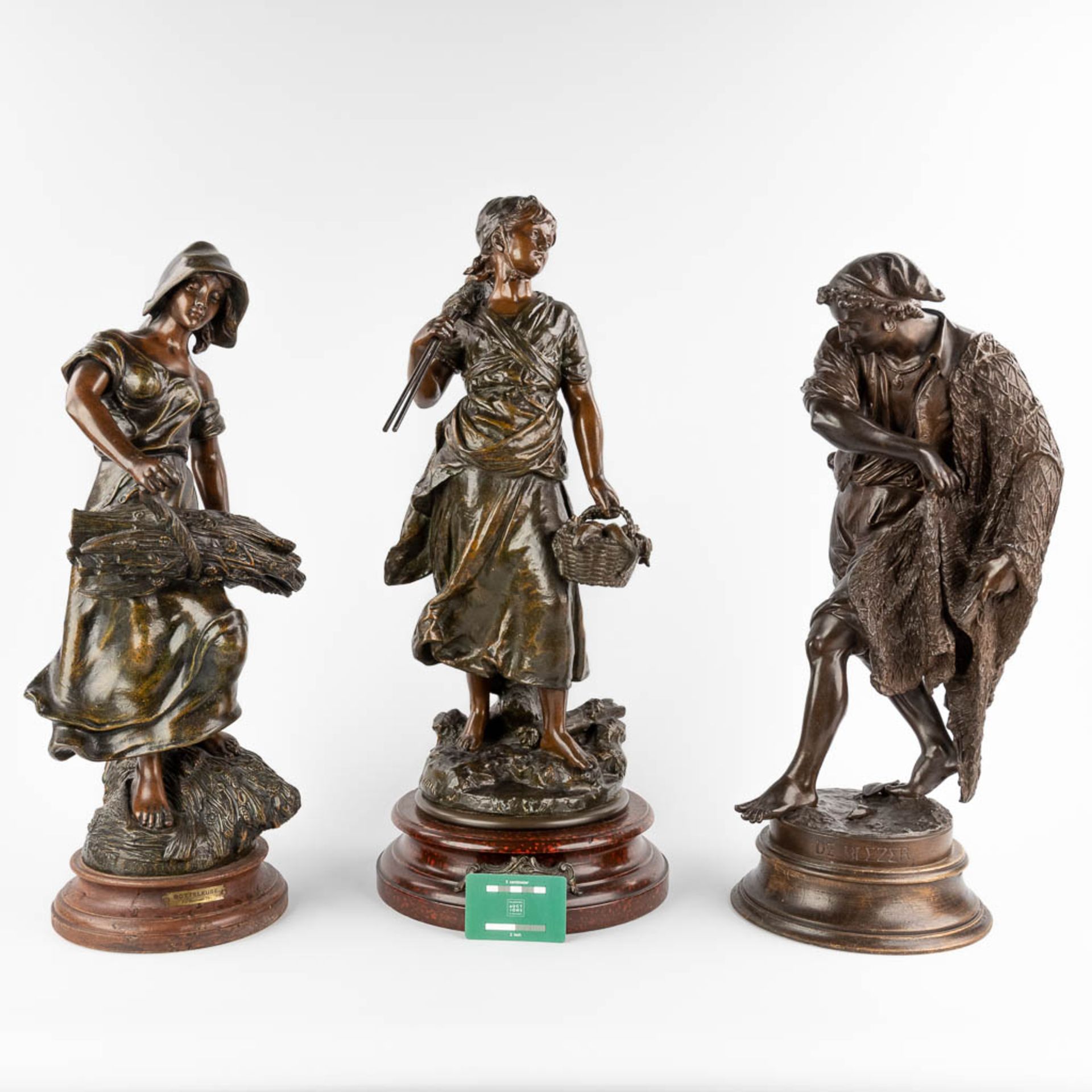 A collection of 3 figurines, patinated spelter. (H:65 cm) - Bild 2 aus 31