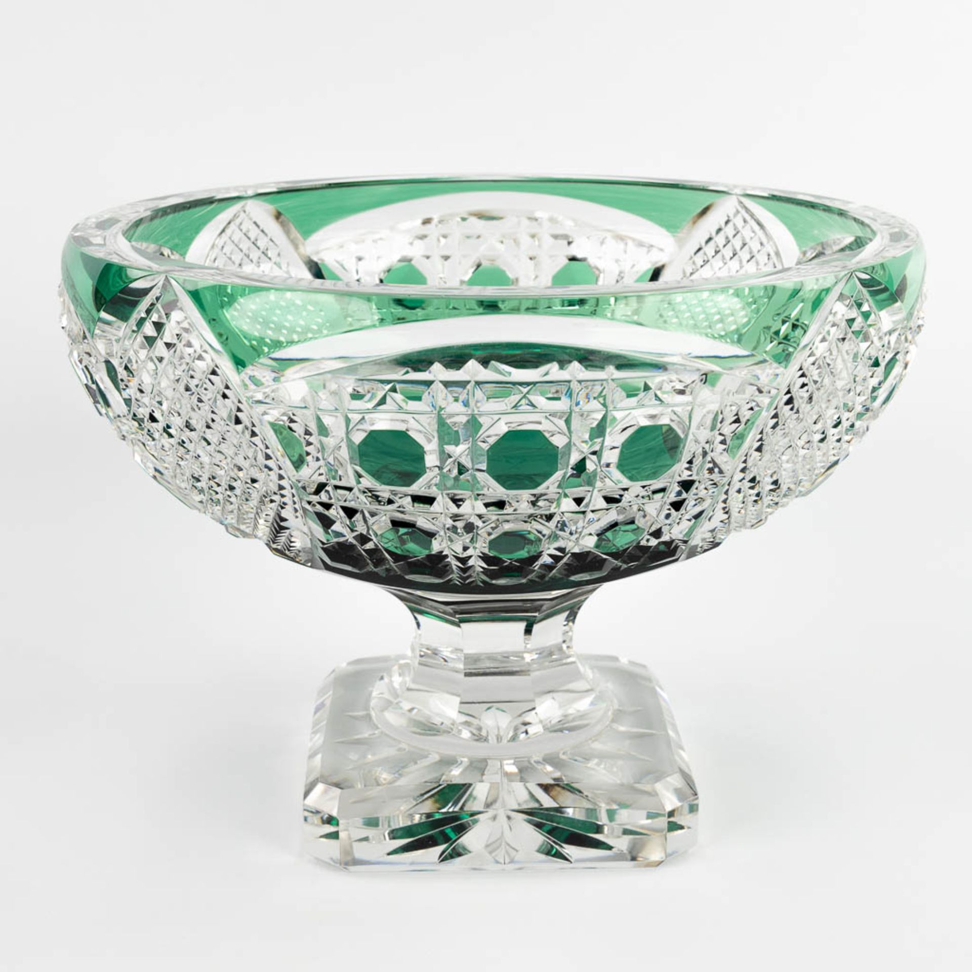 Val Saint Lambert, a bowl from green cut cyrstal. (H:22 x D:31 cm) - Image 5 of 12