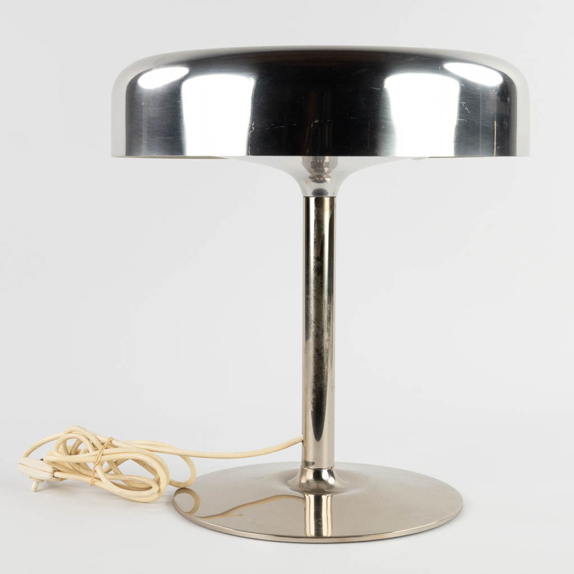 A table or desk lamp, polished metal, circa 1970. (H:40 x D:37 cm) - Image 3 of 10