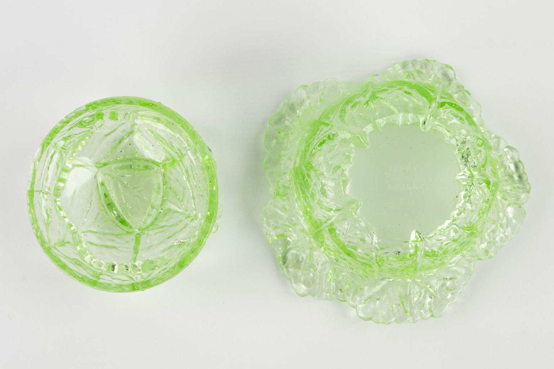 Three pieces of art glass, 'Cabbage' marked Portieux, France. 20th C. (H:11 x D:17 cm) - Bild 9 aus 12