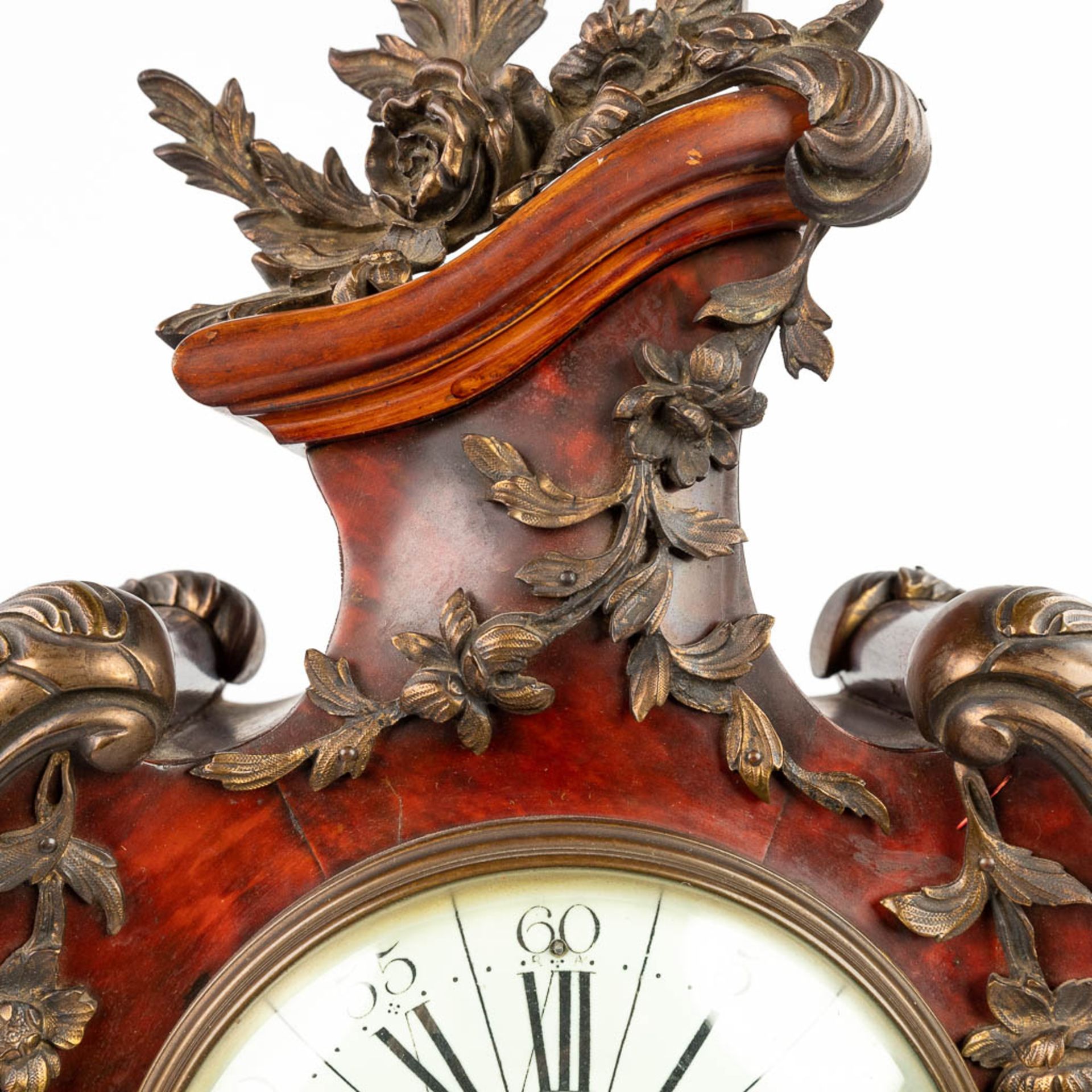 A mantle clock, tortoiseshell finished with gilt bronze in Louis XV style. 19th C. (D:14 x W:28 x H: - Bild 8 aus 12