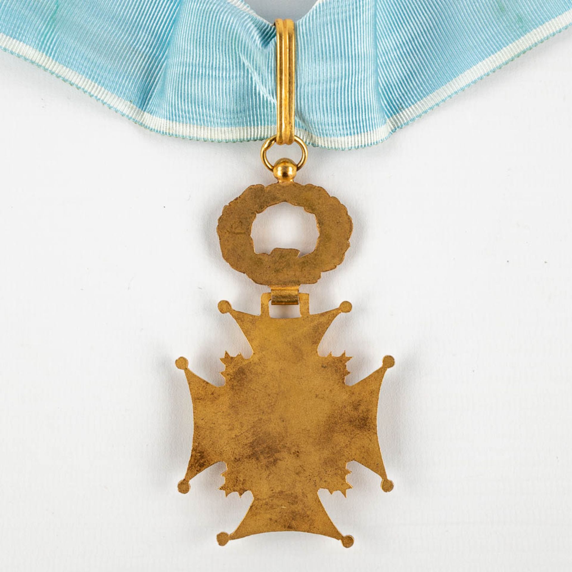 A collection of 3 medals Officier, Commandeur of the 'Société des Arts, Sciences et Lettres'. (D:9 c - Image 5 of 13