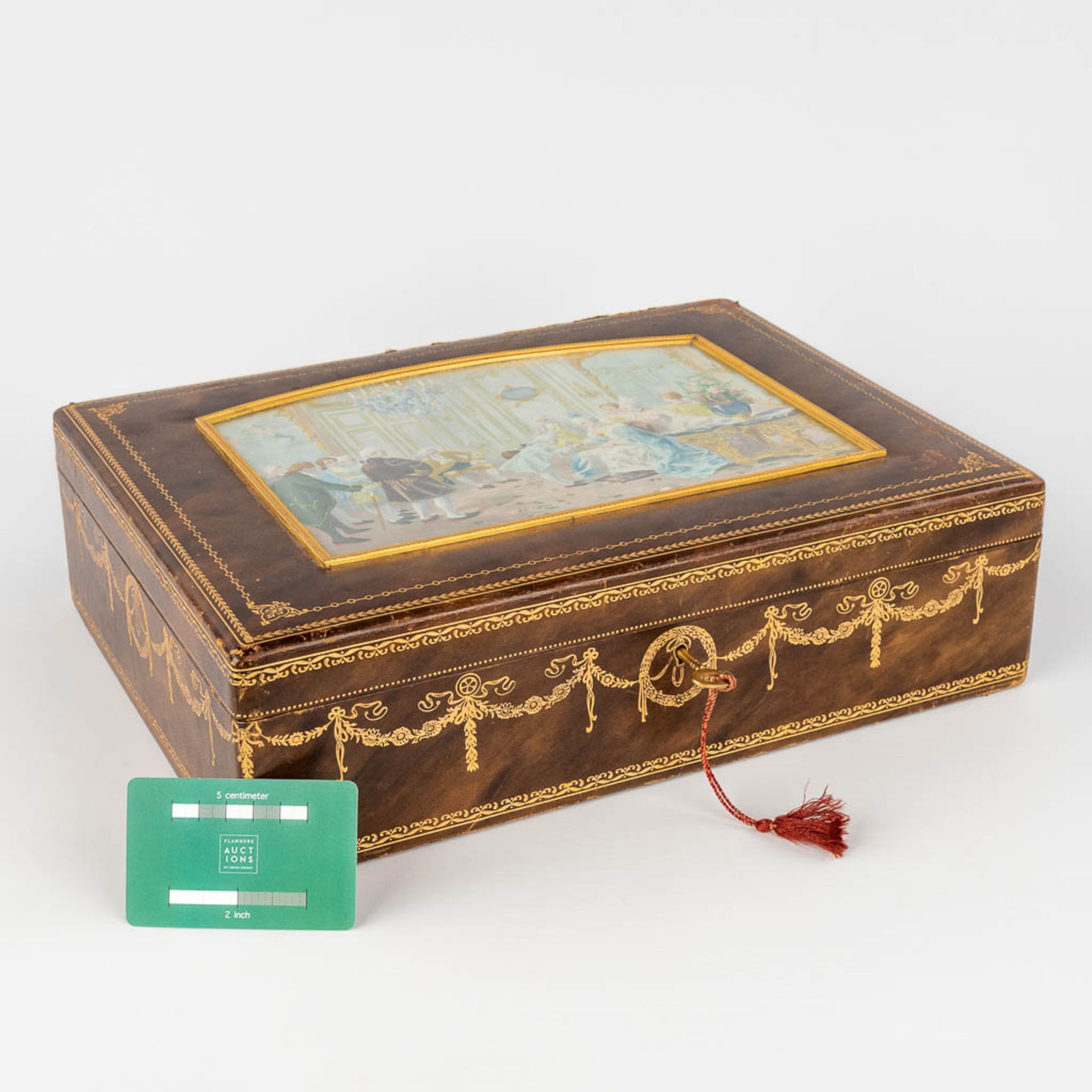 A decorative jewellery box with hand-painted decor. (D:28 x W:36,5 x H:11 cm) - Image 2 of 15