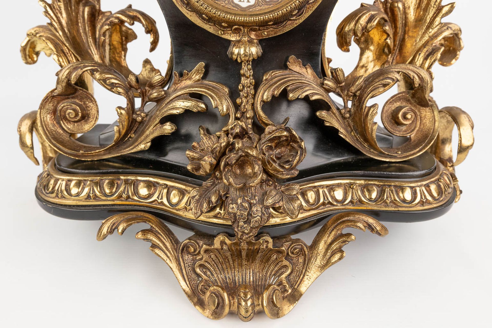 A three-piece mantle garniture clock and candelabra, Louis XV style. Circa 1970. (D:25 x W:51 x H:55 - Image 9 of 14