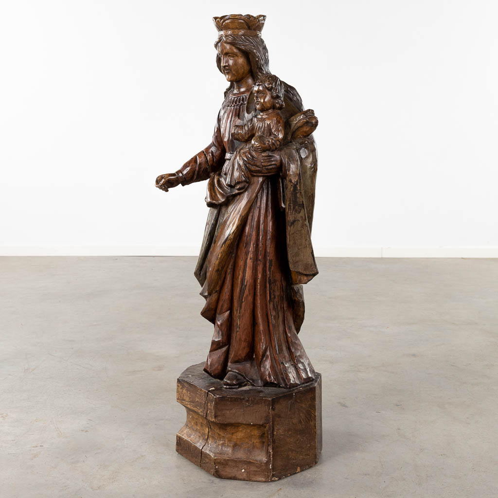 A large wood-sculptured figurine of Madonna. (D:28 x W:29 x H:95 cm) - Image 7 of 16