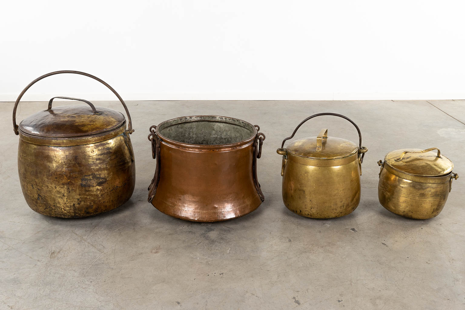 Four pieces of antique copper cooking ware. 19th C. (H:40 x D:56 cm) - Image 4 of 6