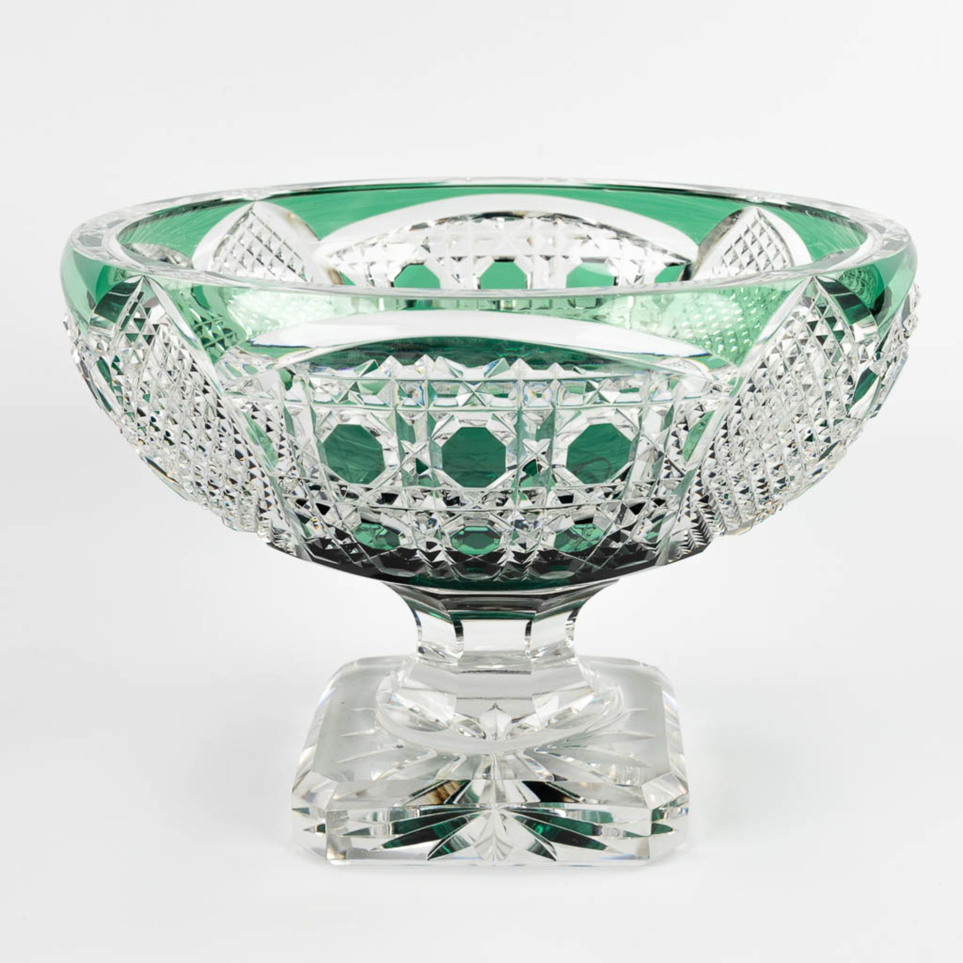 Val Saint Lambert, a bowl from green cut cyrstal. (H:22 x D:31 cm) - Image 4 of 12